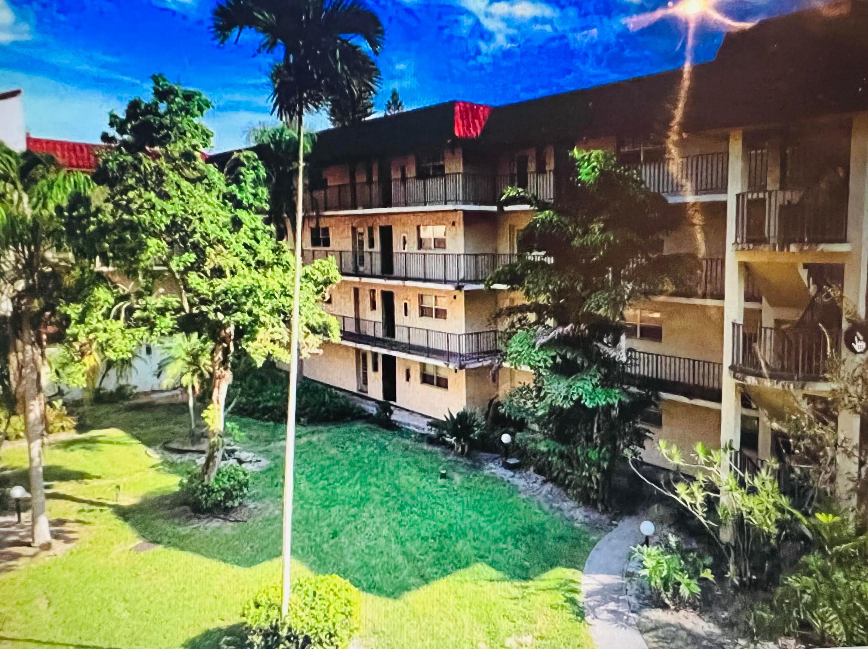 GARDEN LAKES OF INVERRARY - Residential