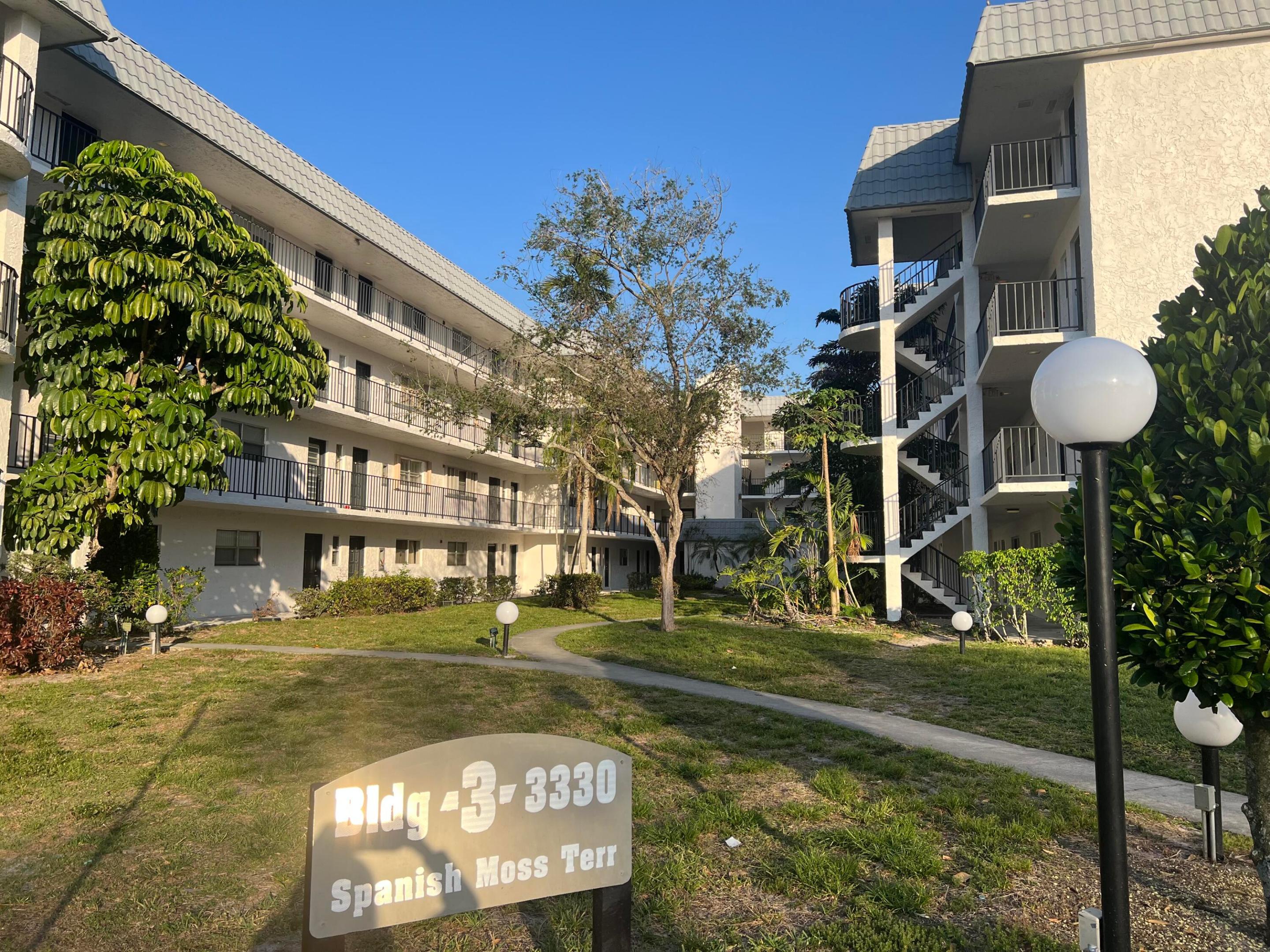 GARDEN LAKES OF INVERRARY - Residential