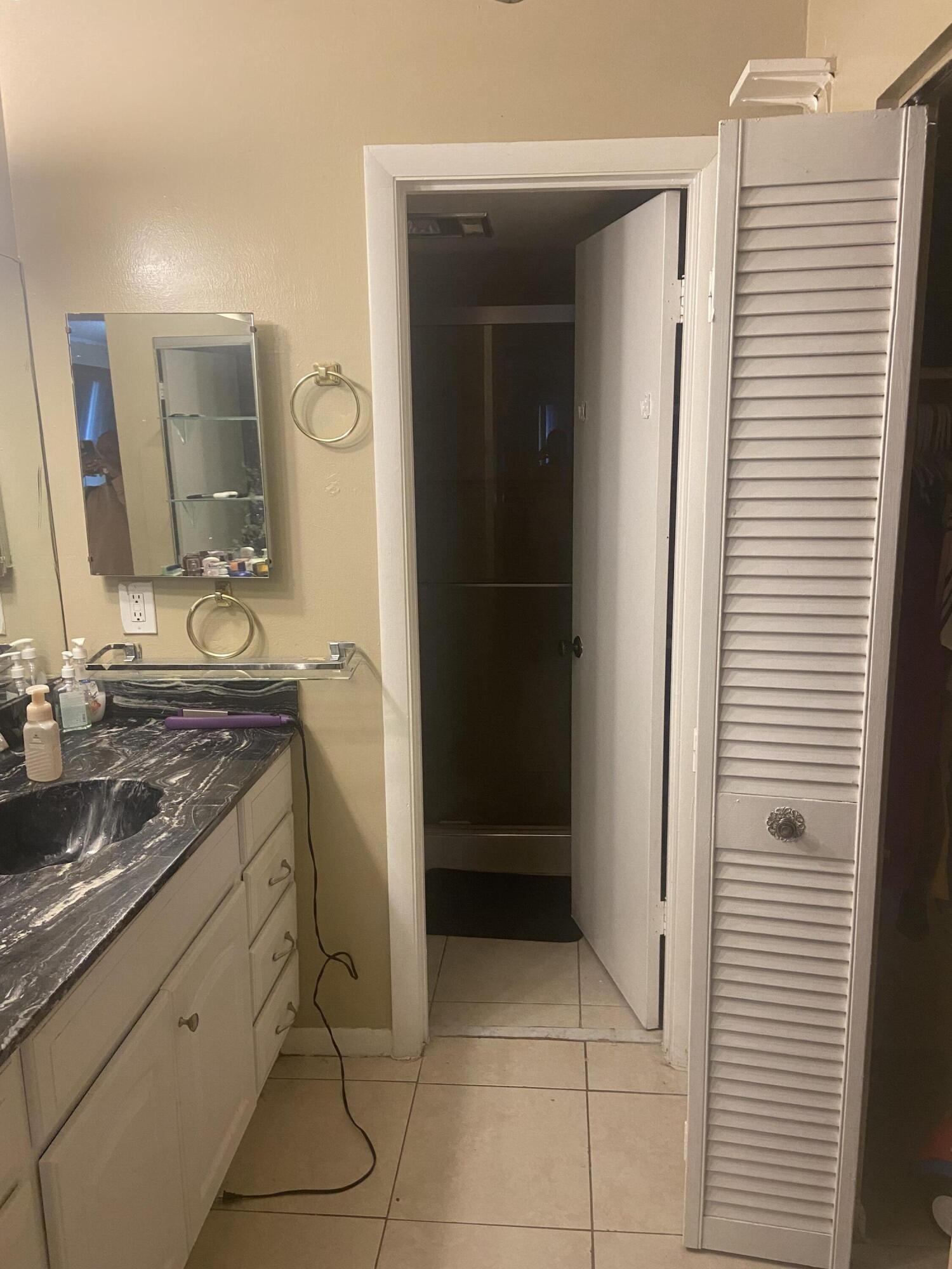 GARDEN LAKES OF INVERRARY - Residential