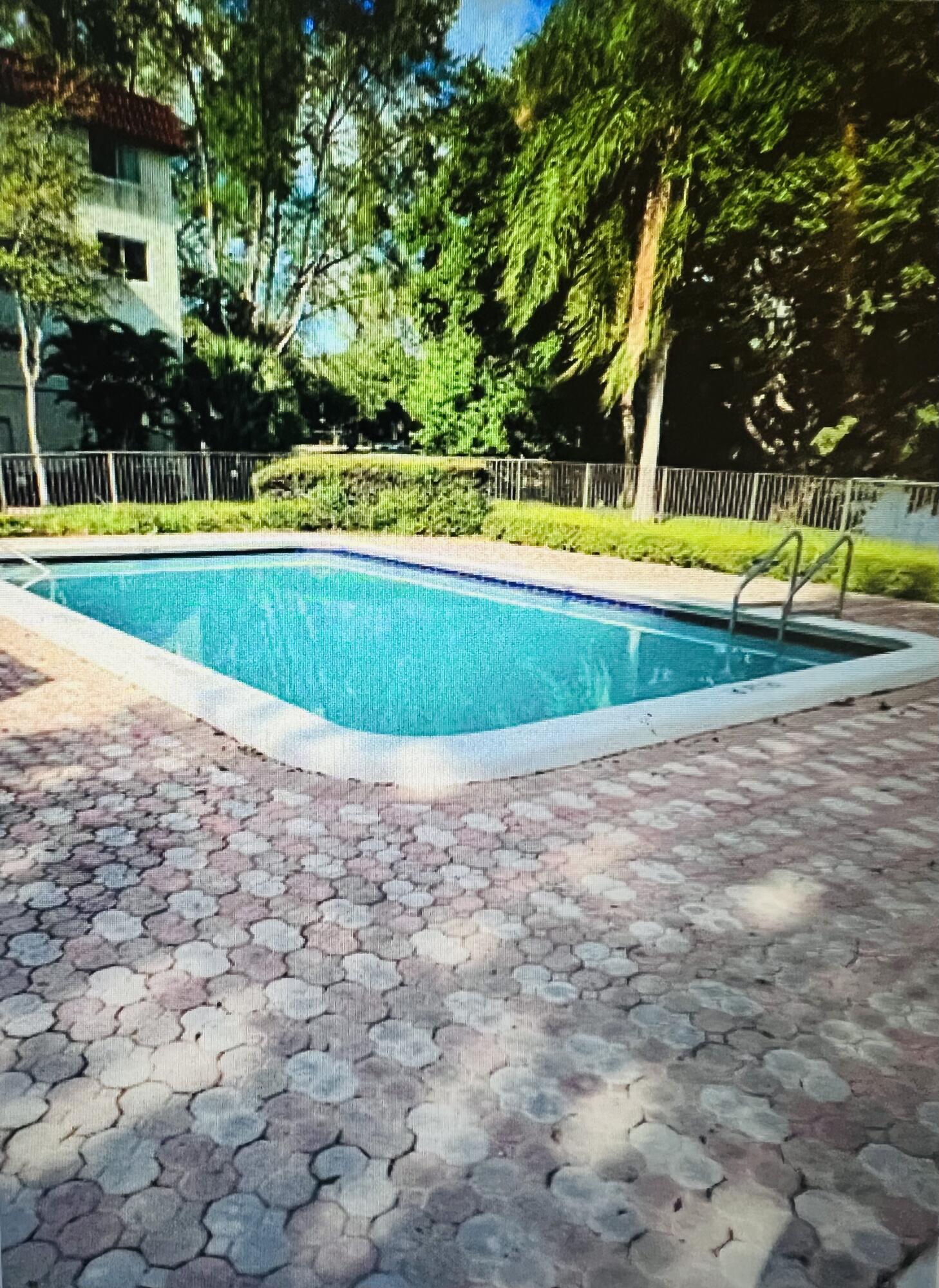 GARDEN LAKES OF INVERRARY - Residential