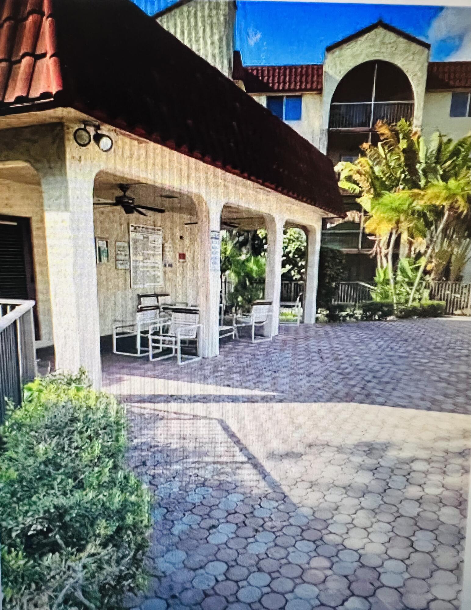 GARDEN LAKES OF INVERRARY - Residential