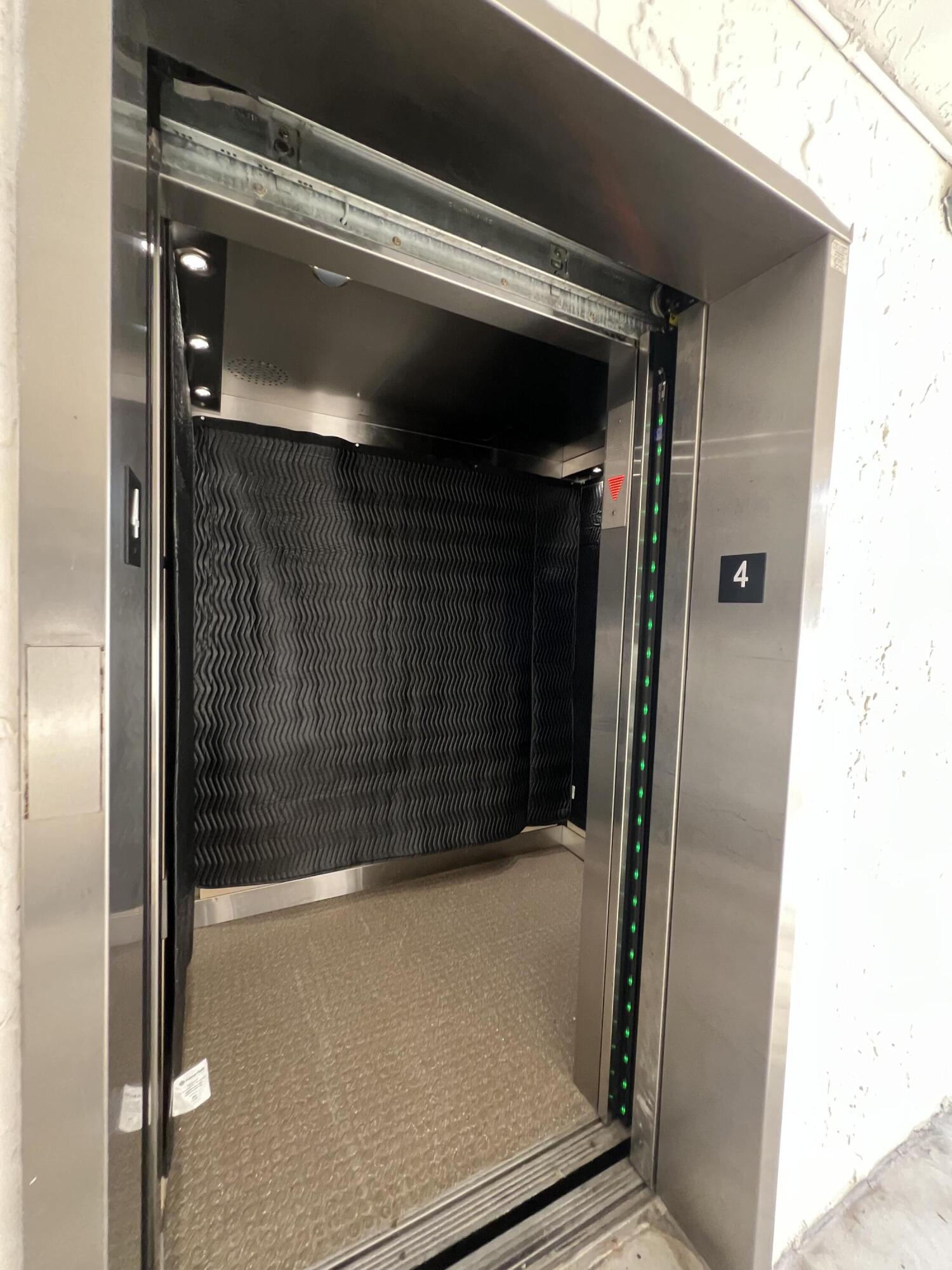 GARDEN LAKES OF INVERRARY - Residential