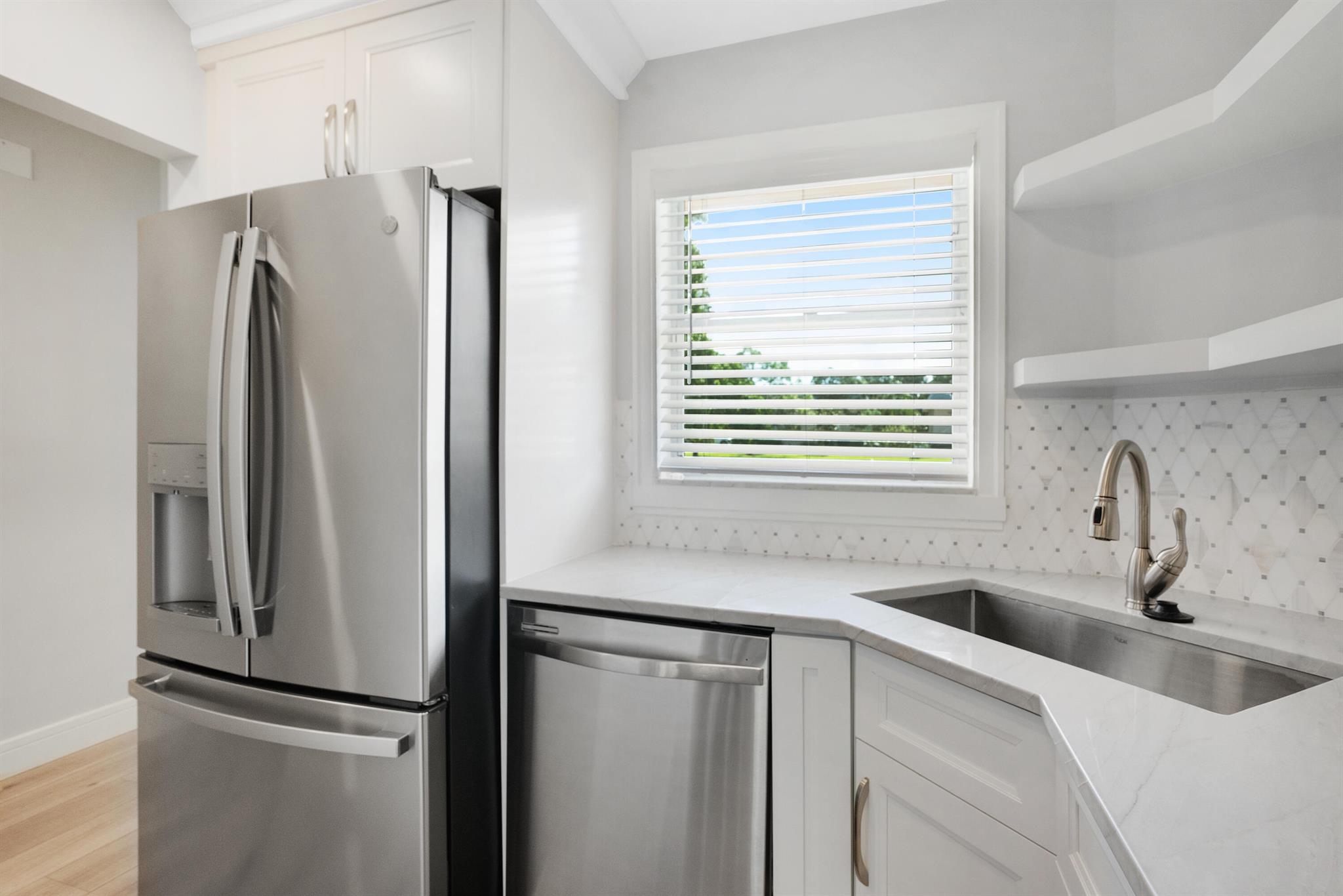 THE LITTLE CLUB CONDO - Residential Lease