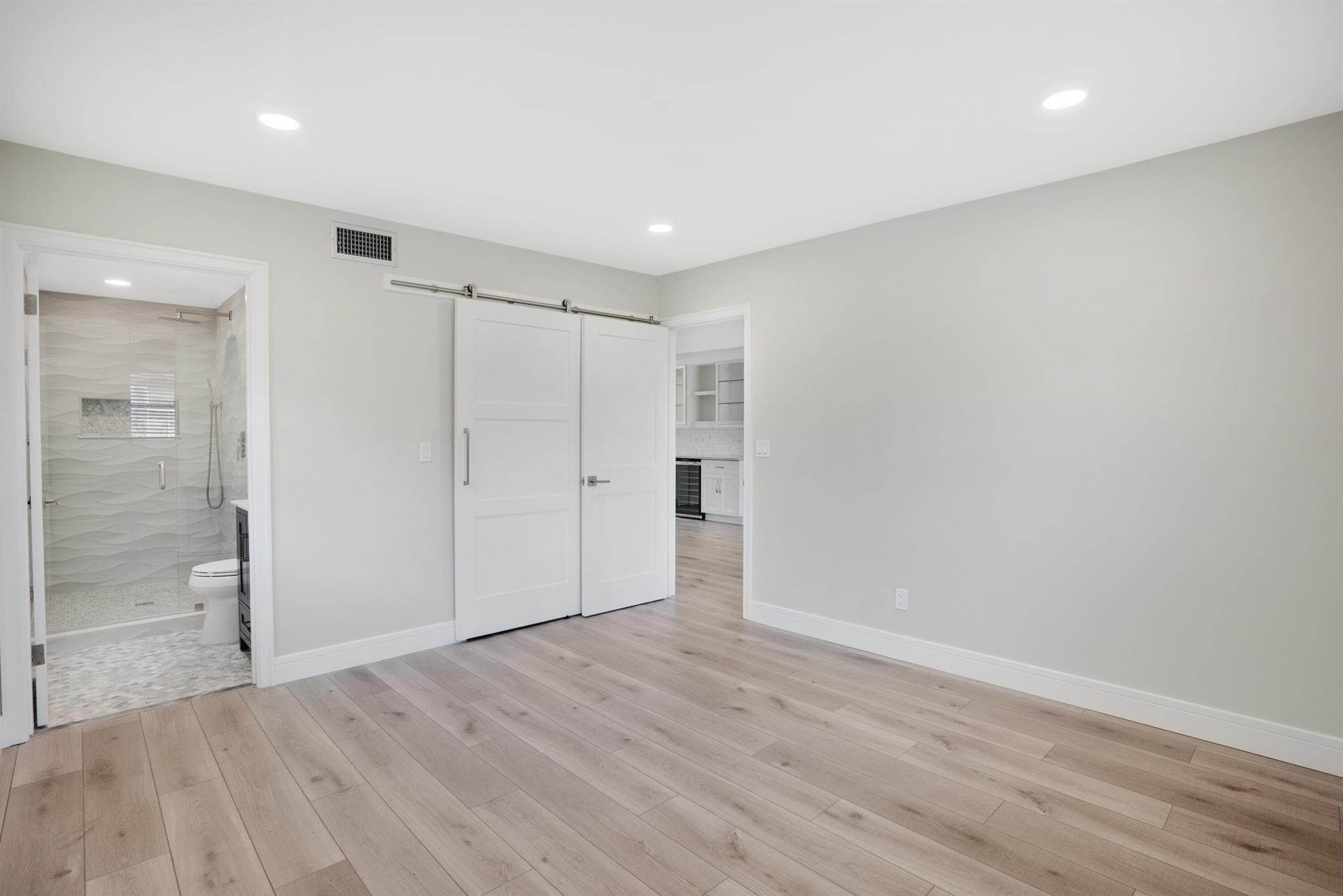 THE LITTLE CLUB CONDO - Residential Lease