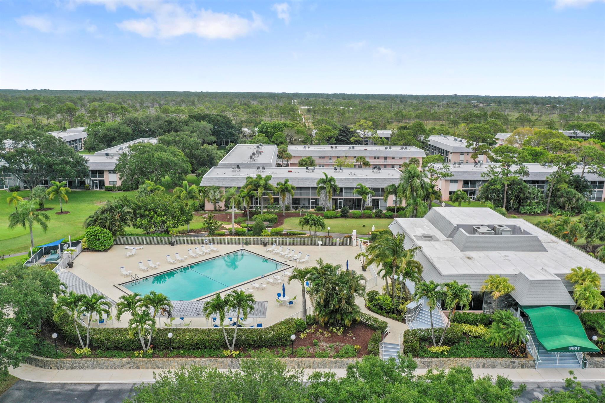 THE LITTLE CLUB CONDO - Residential Lease