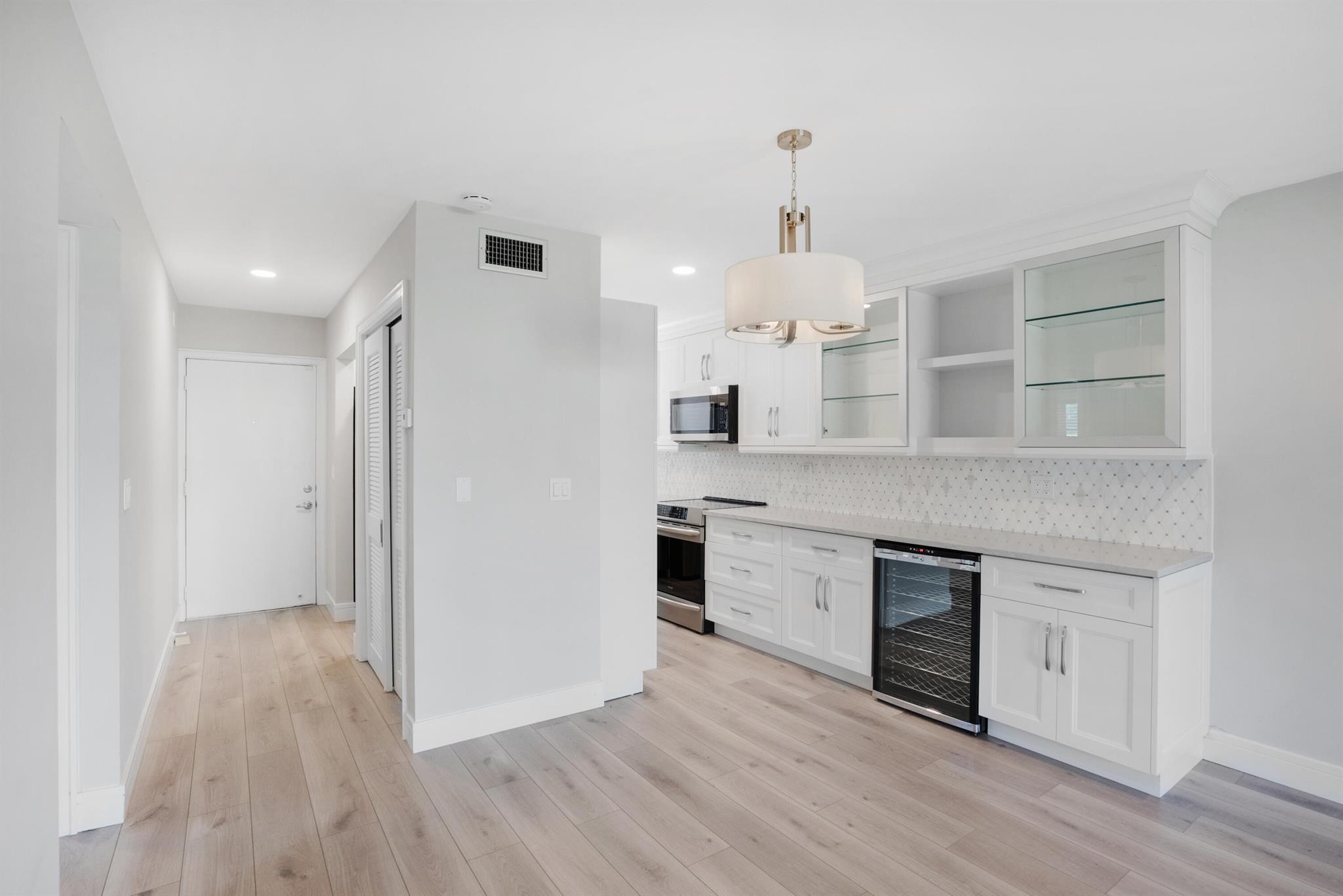 THE LITTLE CLUB CONDO - Residential Lease