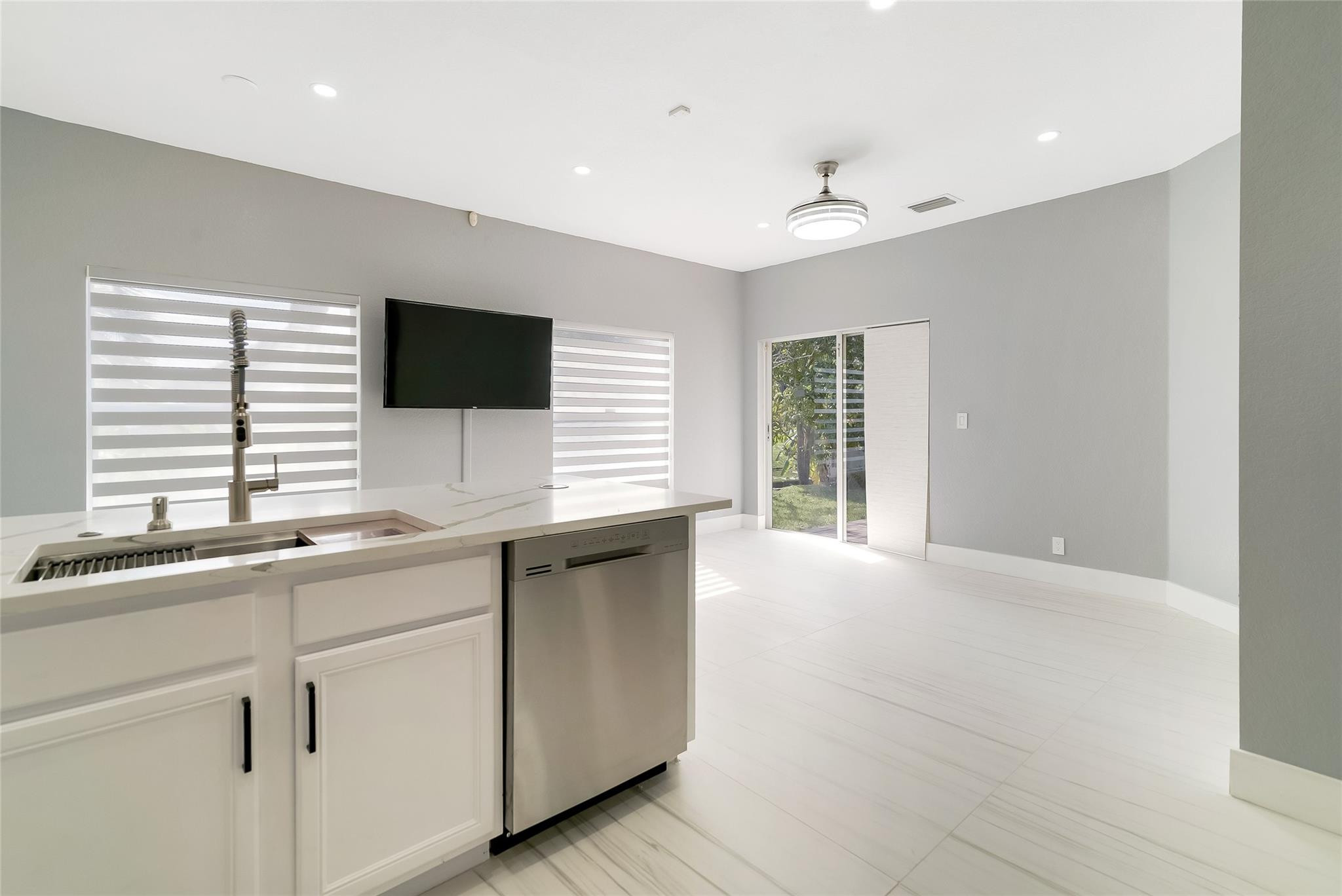 WILLOW LAKE REPLAT - Residential Lease