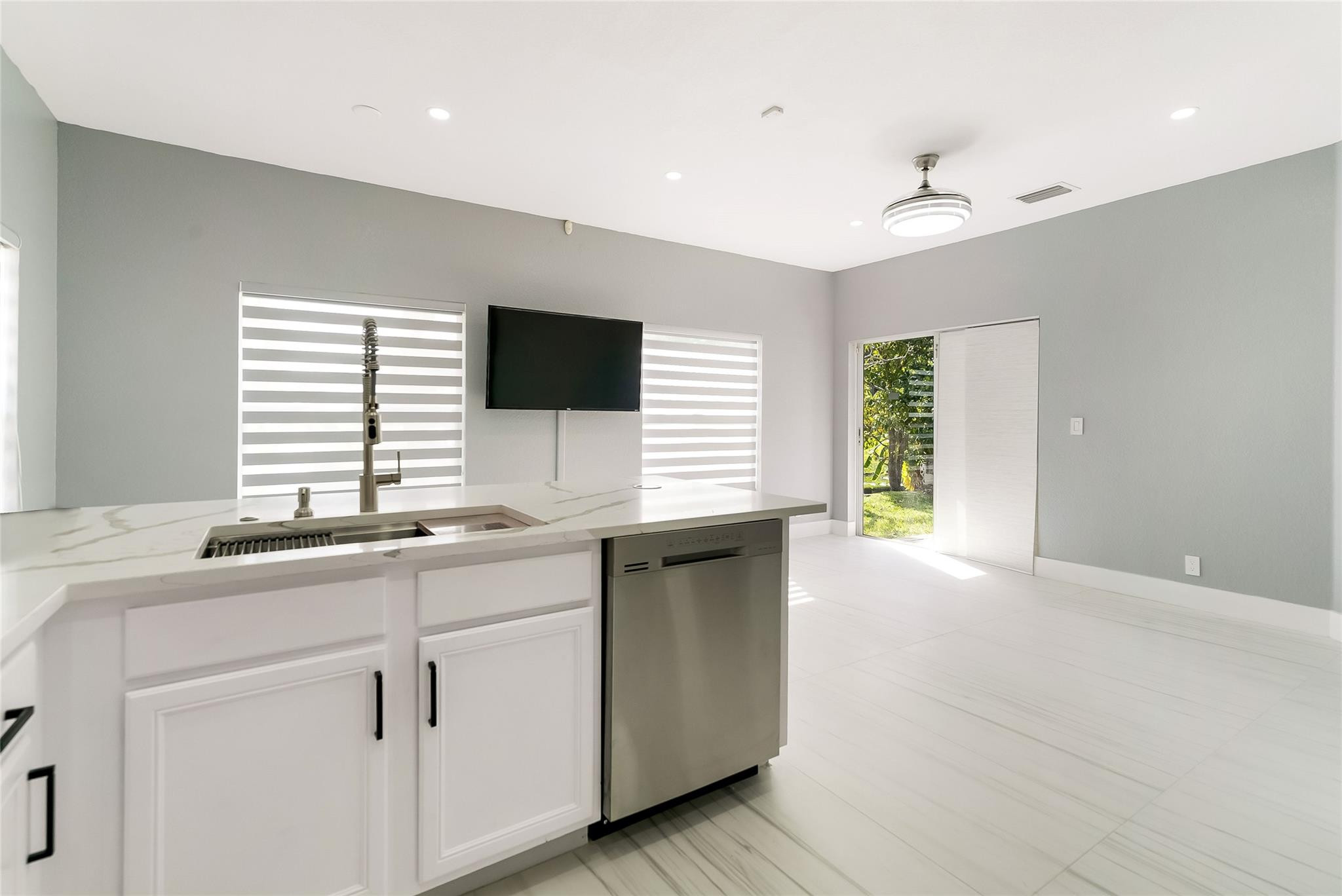 WILLOW LAKE REPLAT - Residential Lease