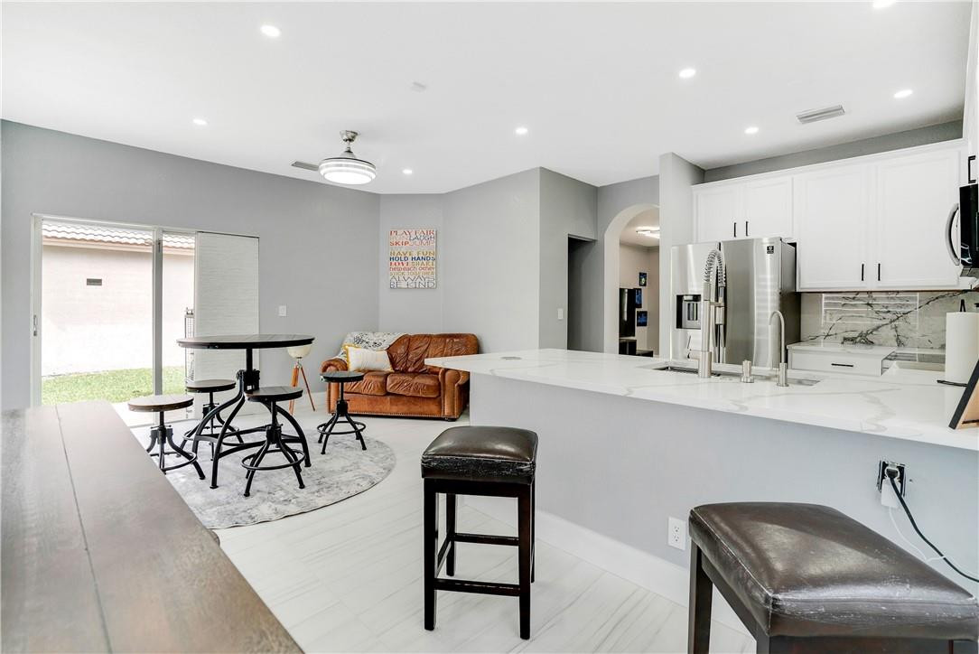 WILLOW LAKE REPLAT - Residential Lease