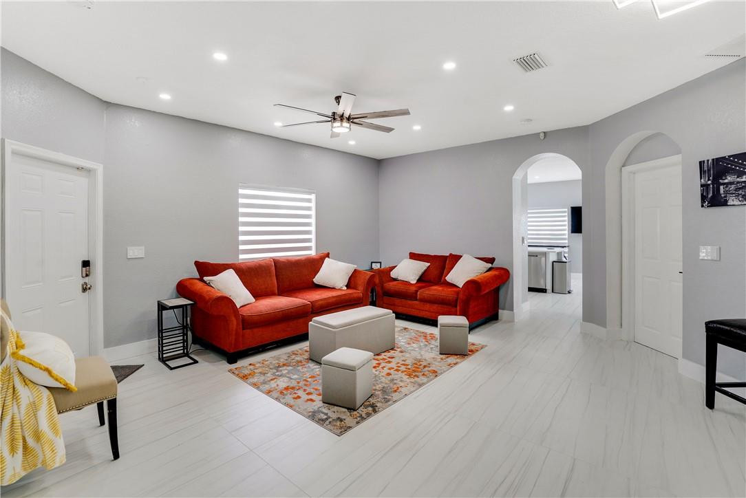 WILLOW LAKE REPLAT - Residential Lease
