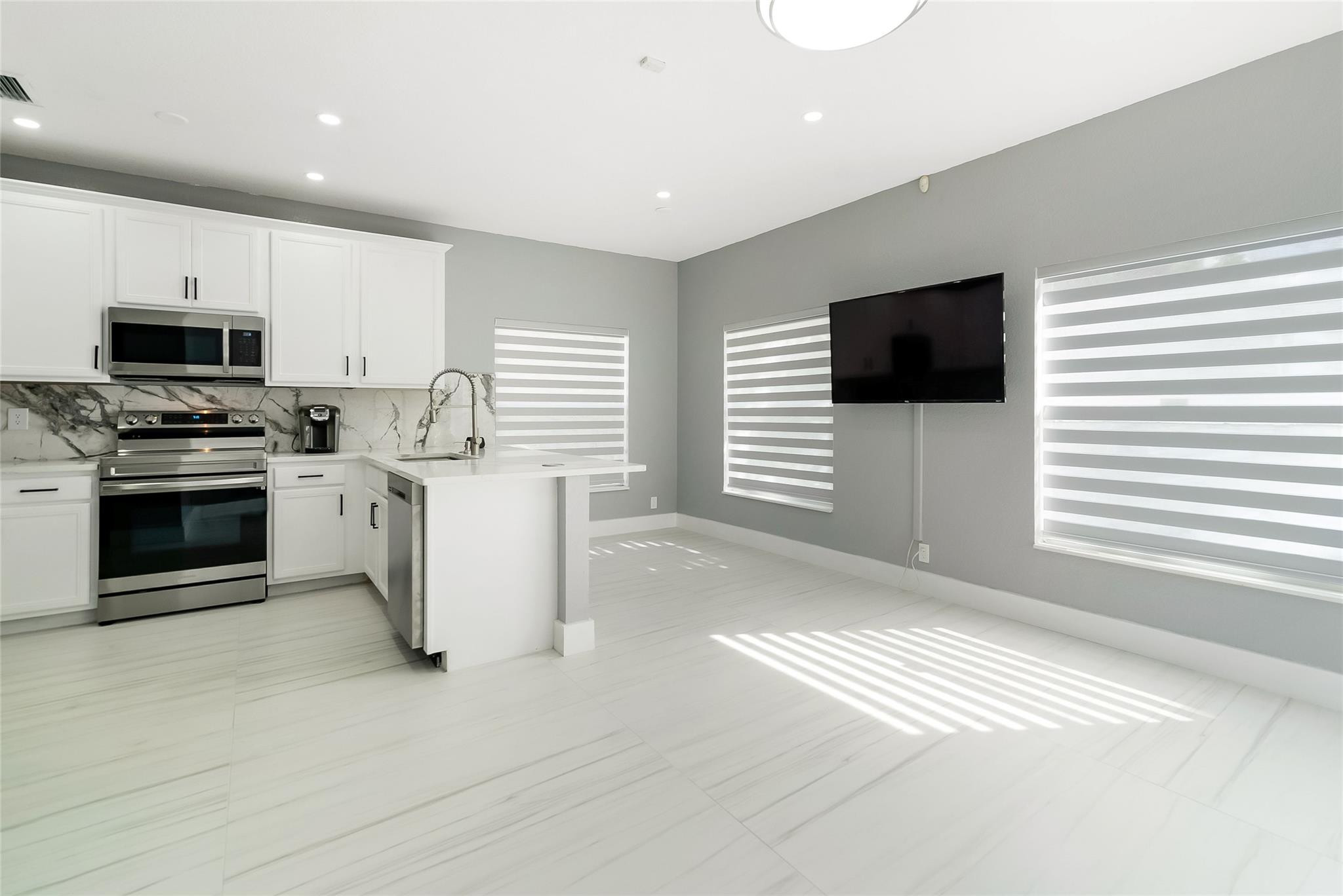 WILLOW LAKE REPLAT - Residential Lease