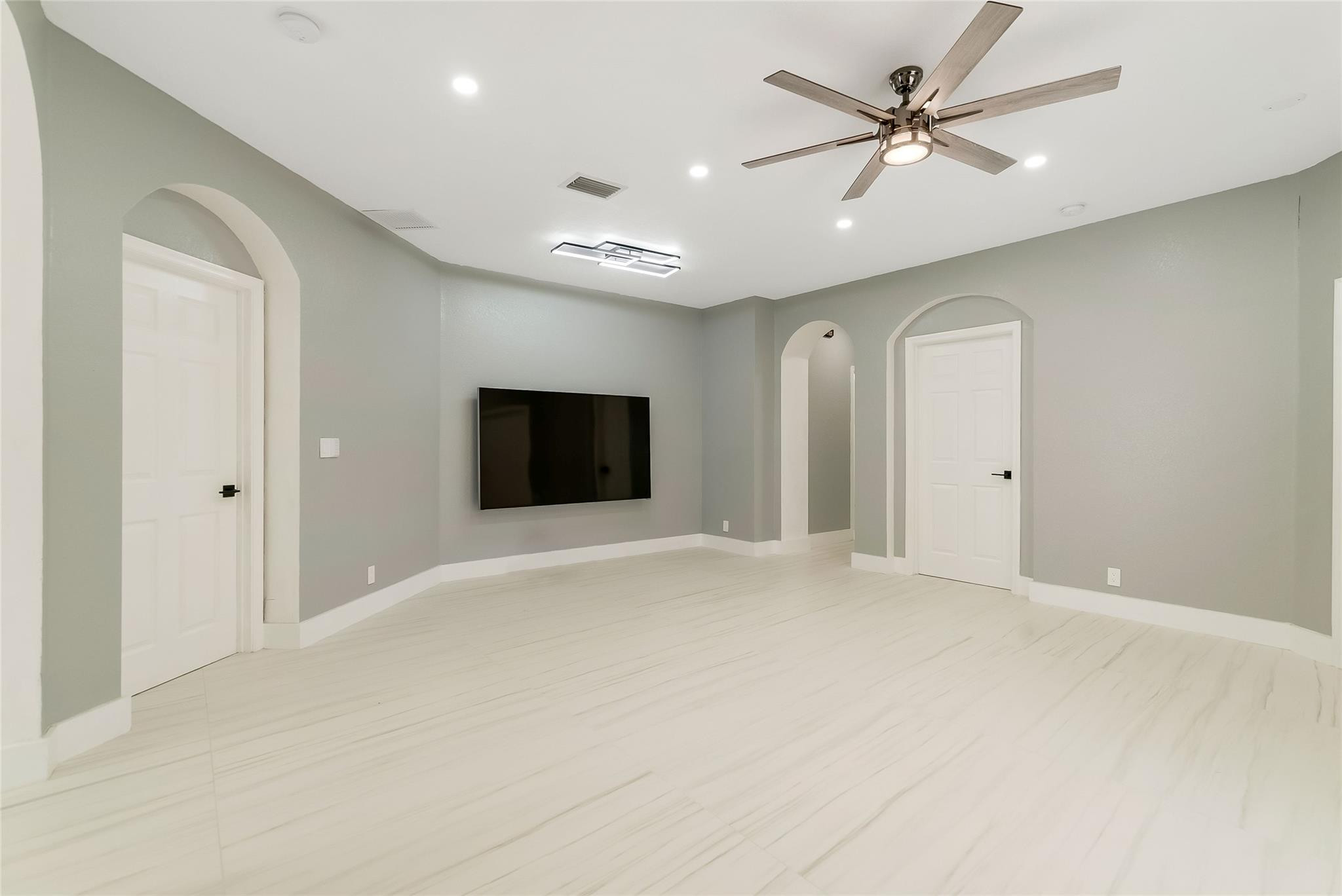 WILLOW LAKE REPLAT - Residential Lease