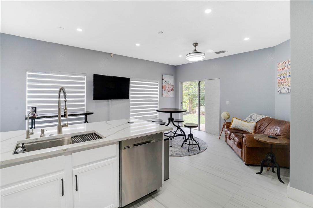 WILLOW LAKE REPLAT - Residential Lease