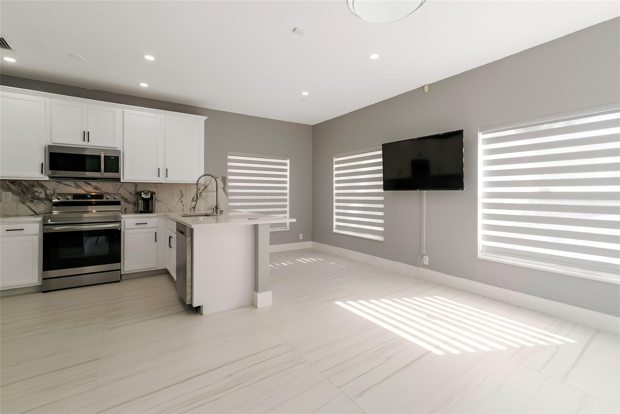 WILLOW LAKE REPLAT - Residential Lease