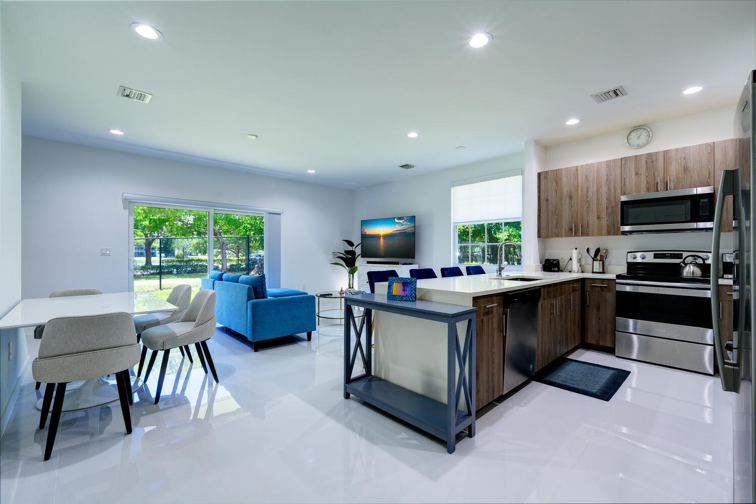 1060 Crystal Way 104