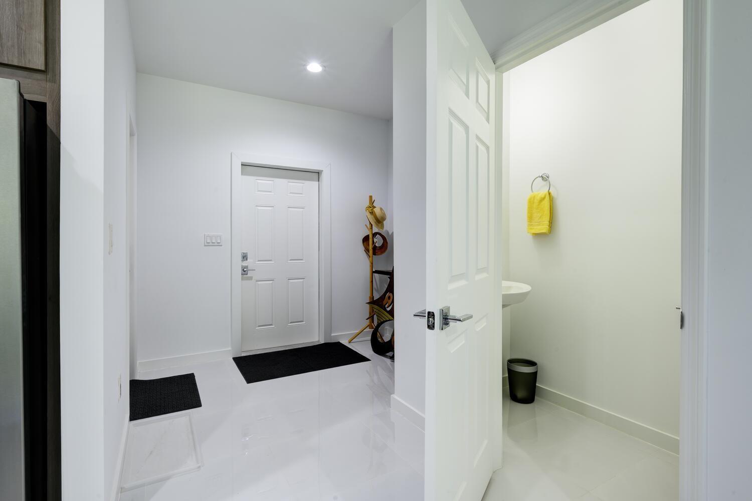 1060 Crystal Way 104