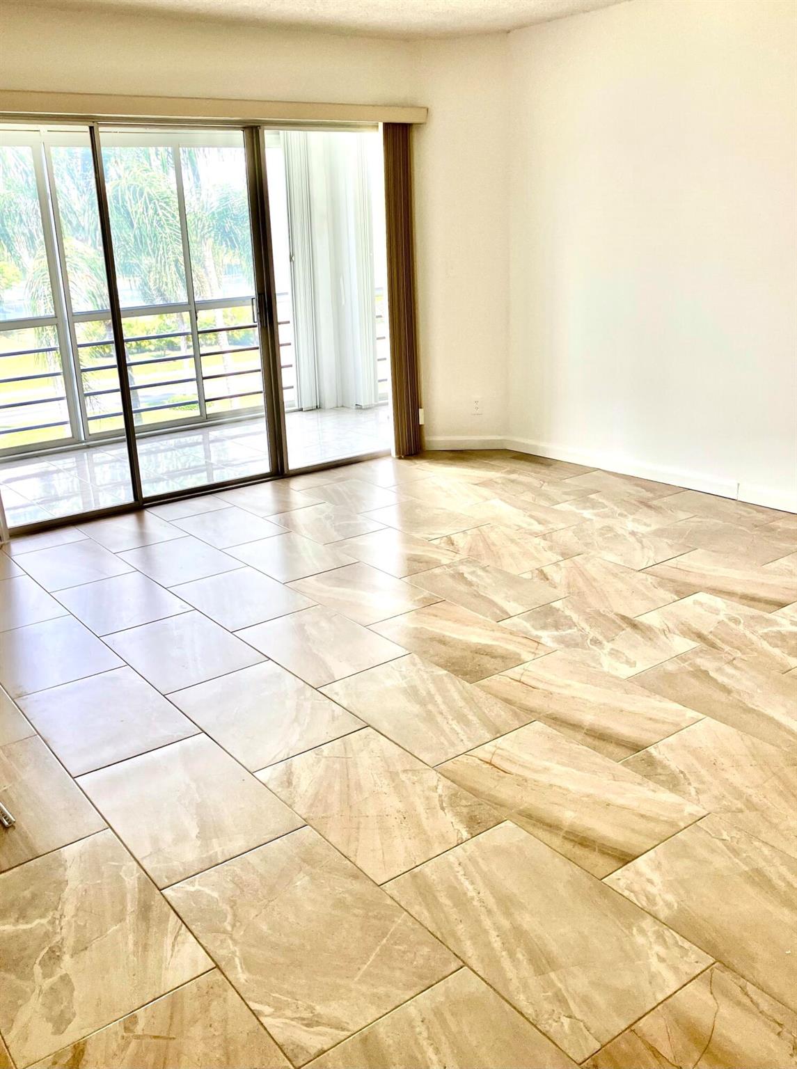 3590 Via Poinciana Drive 303