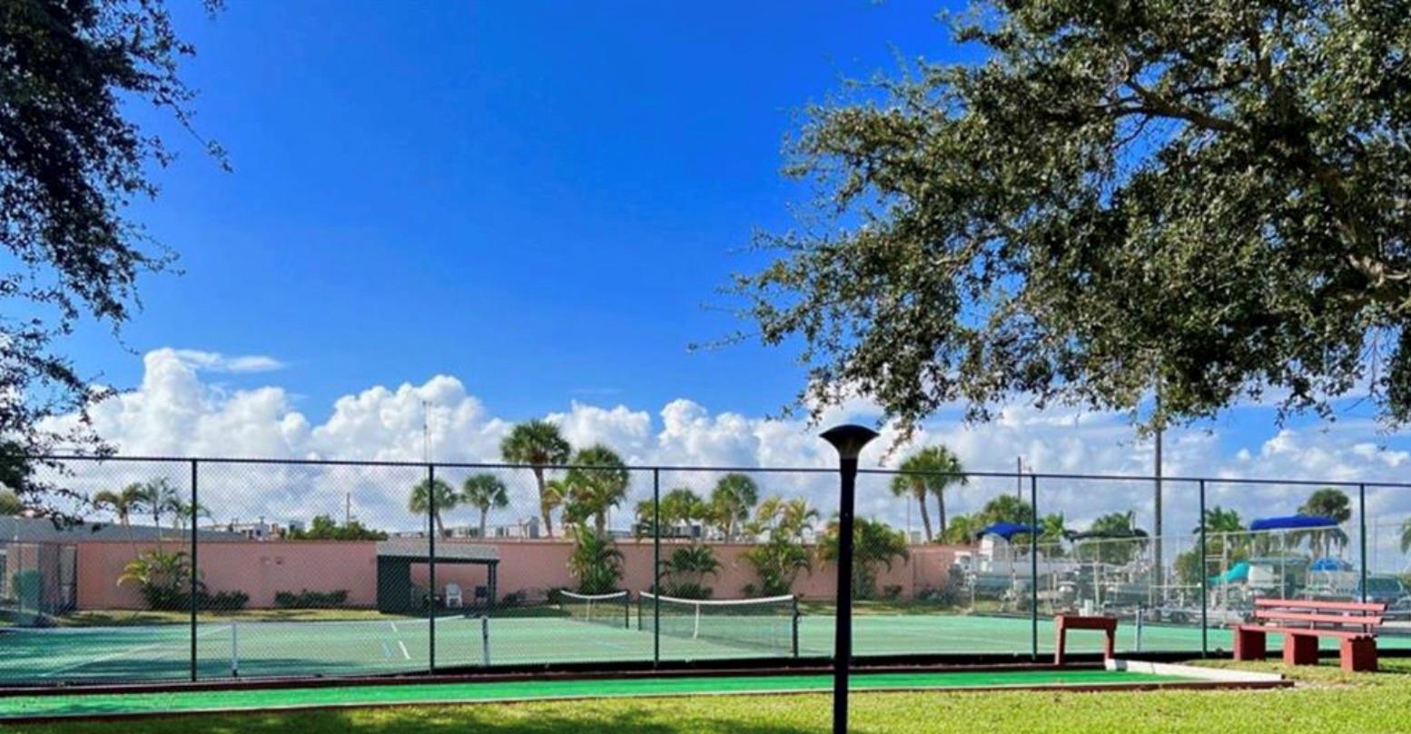 Colonnades Condo 4 - Residential Lease