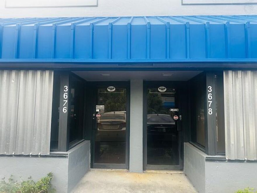 Great  Light Industrial Units for Rent.- 7A & 8A Come let get your Business started in a Prime Location.Units 6A and 8 A can be rented together or separately.Includes office space at the entry.