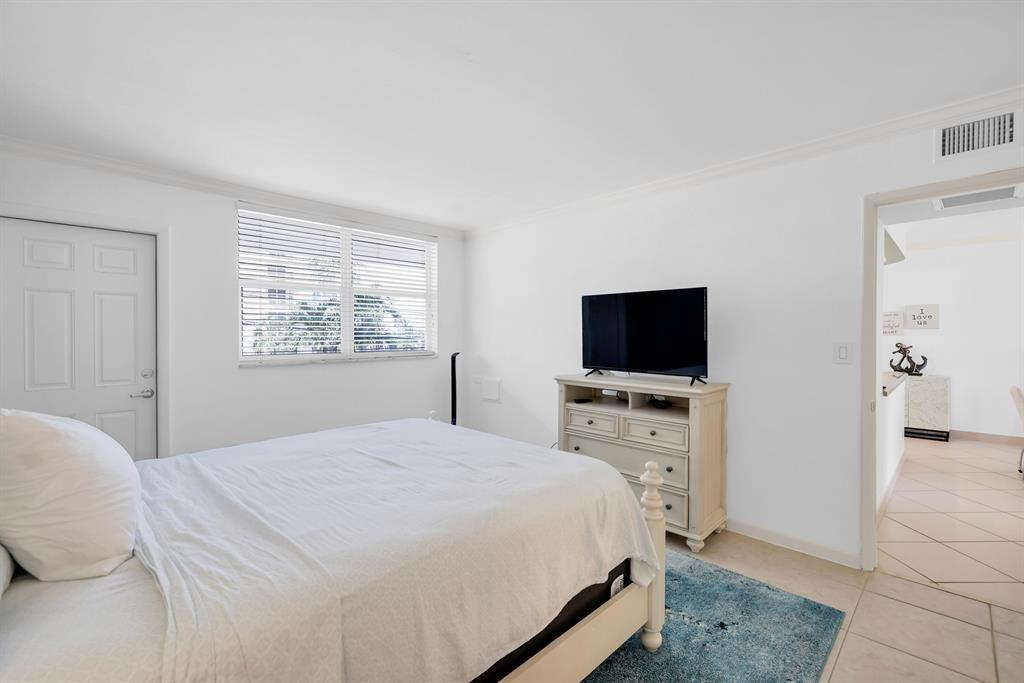 Hillsboro Le Baron Condo - Residential Lease