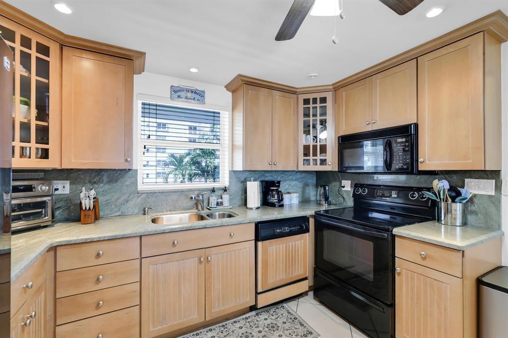 Hillsboro Le Baron Condo - Residential Lease