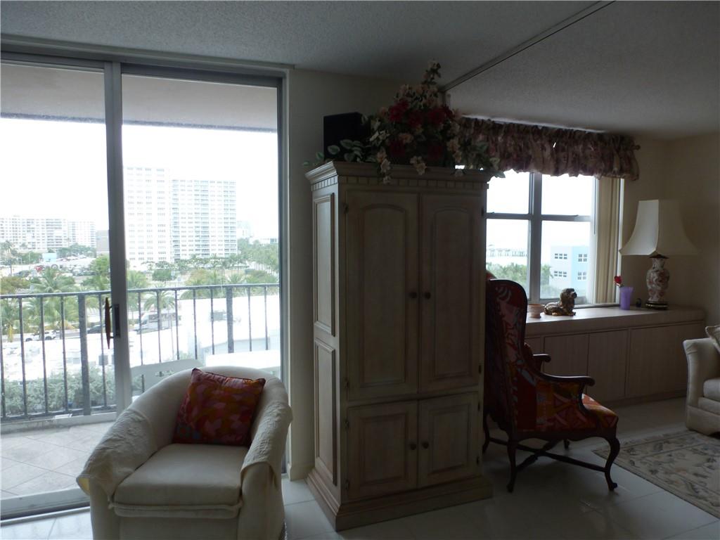 POMPANO BEACH CLUB - Residential