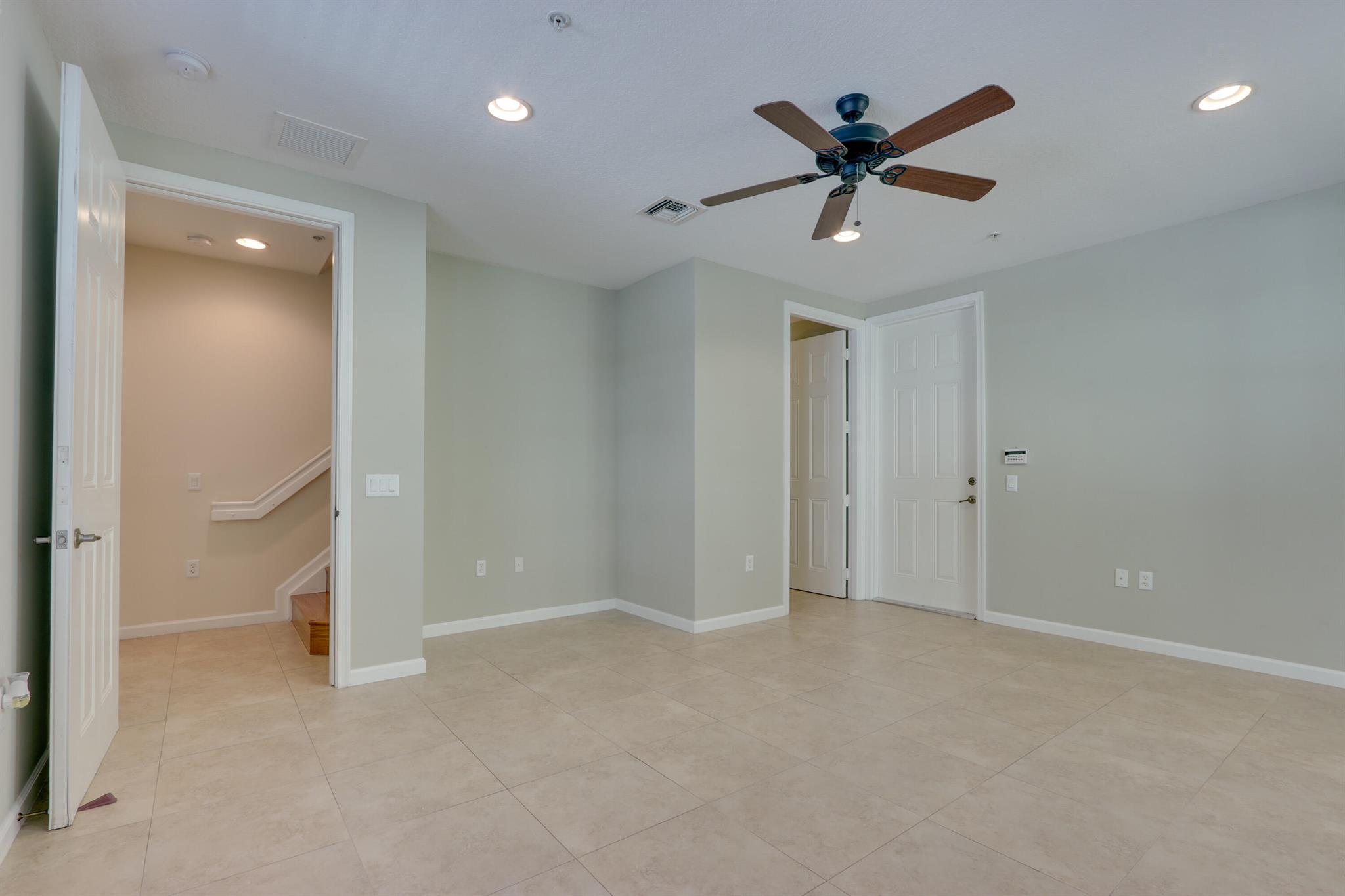 RENAISSANCE COMMONS PUD - Residential Lease