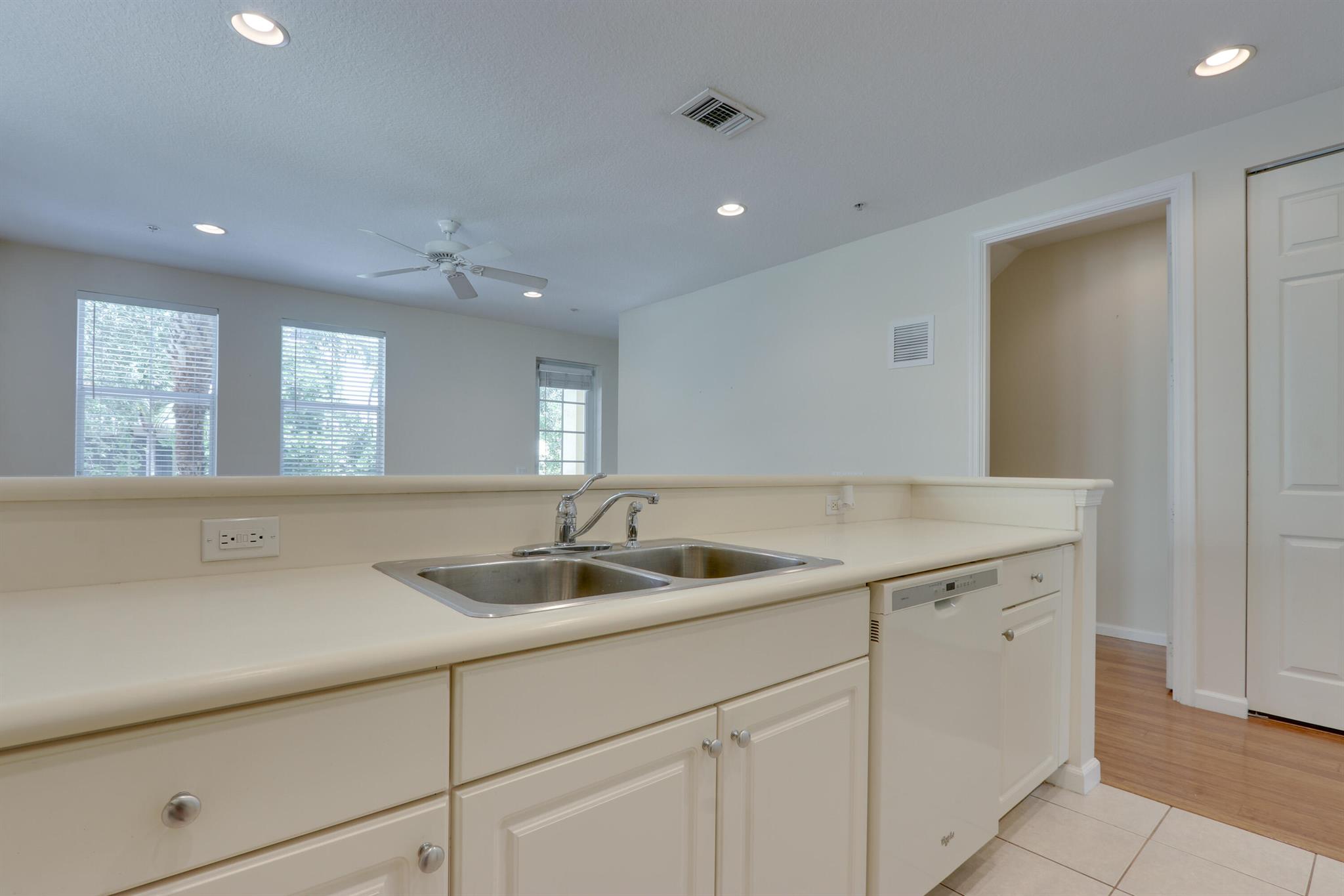 RENAISSANCE COMMONS PUD - Residential Lease