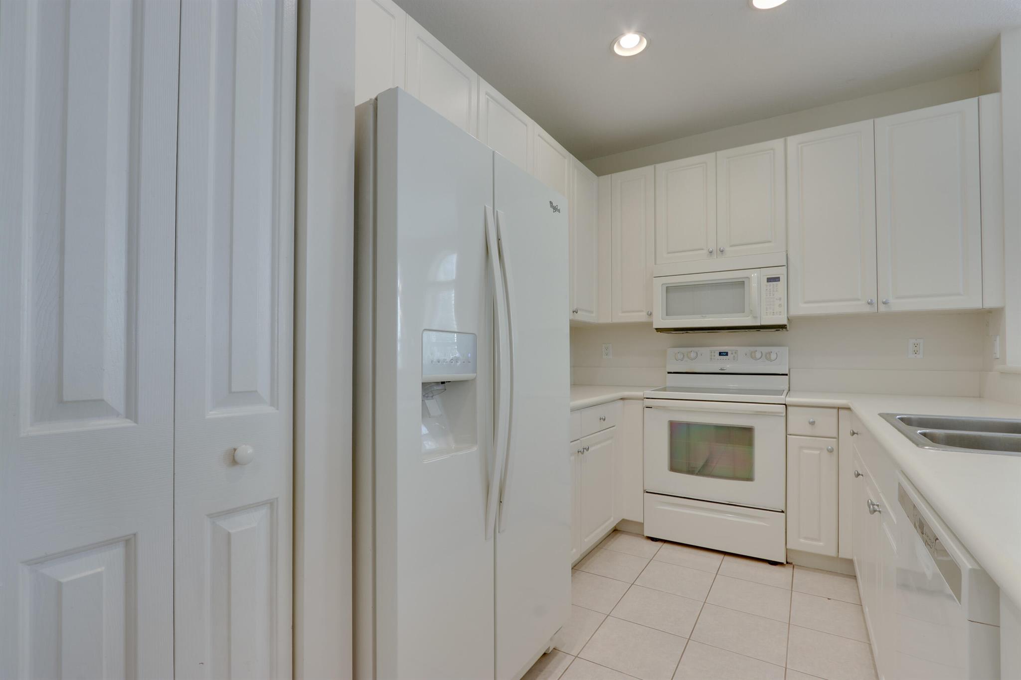 RENAISSANCE COMMONS PUD - Residential Lease