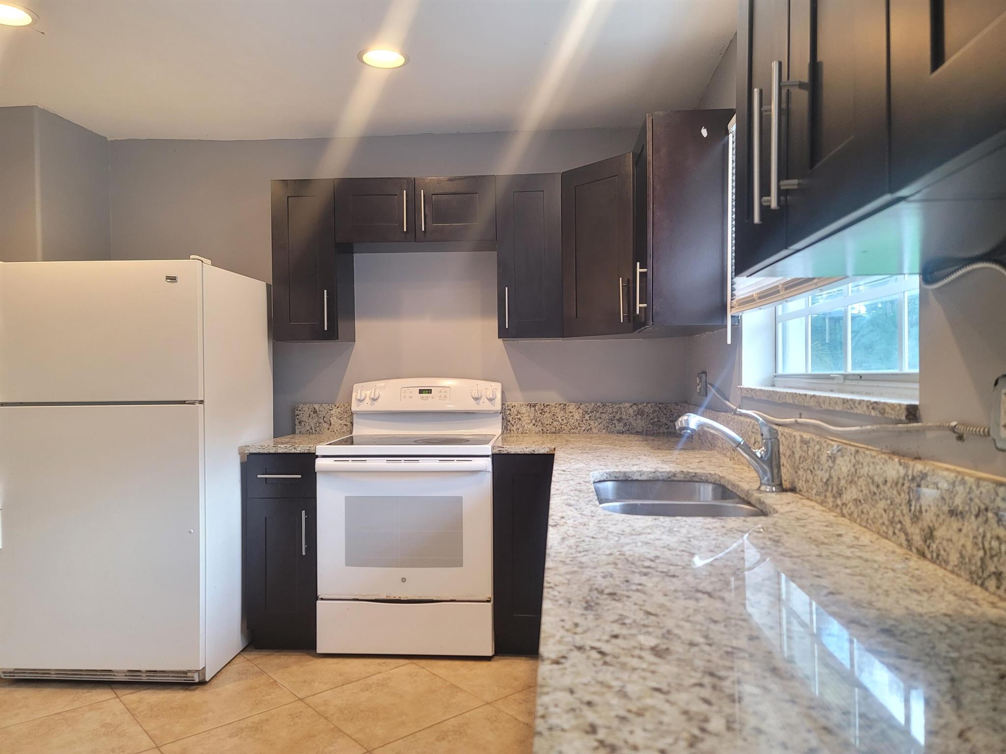 LOXAHATCHEE GROVES - Residential Lease