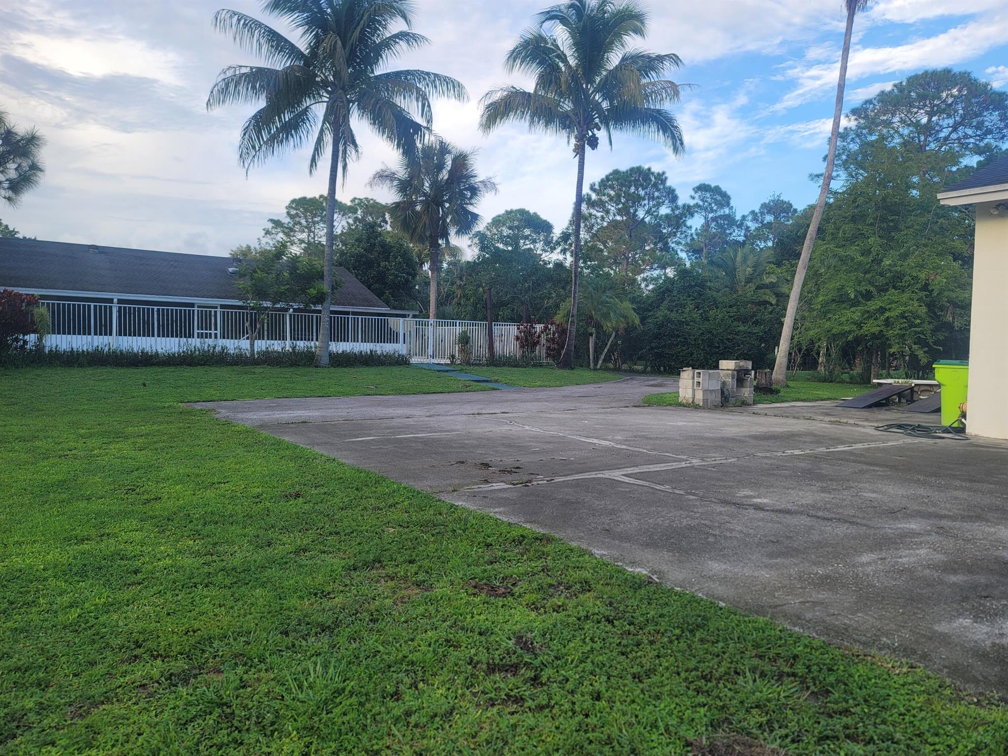 LOXAHATCHEE GROVES - Residential Lease