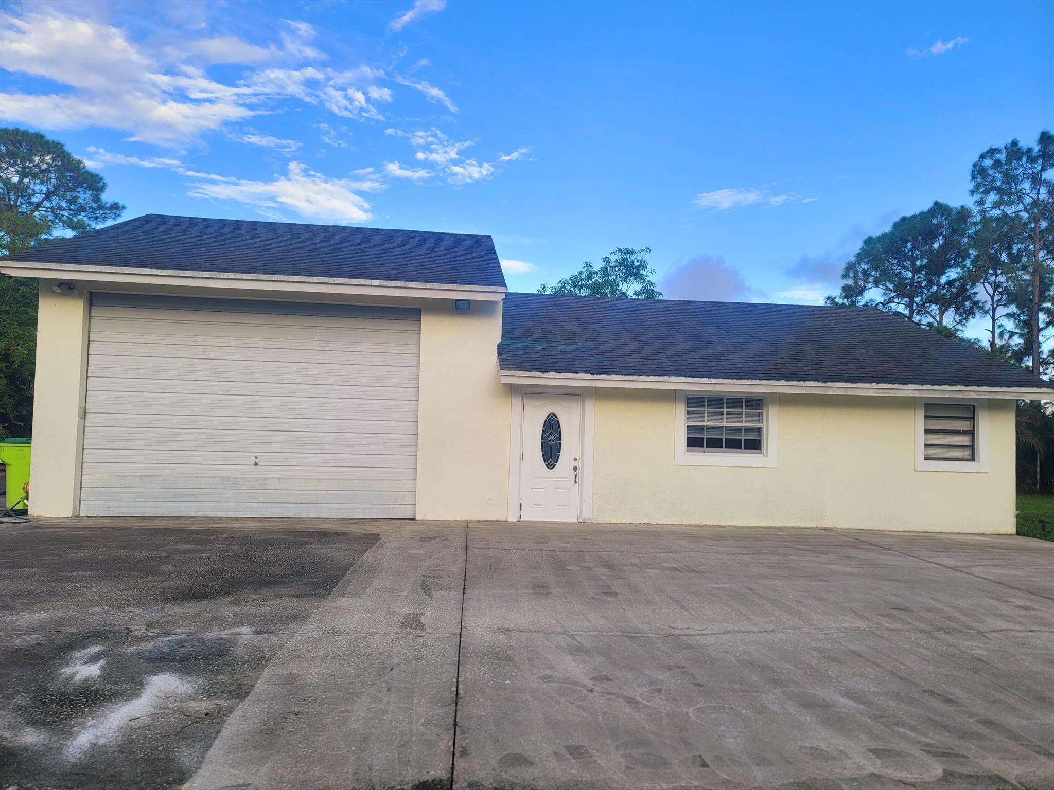 LOXAHATCHEE GROVES - Residential Lease