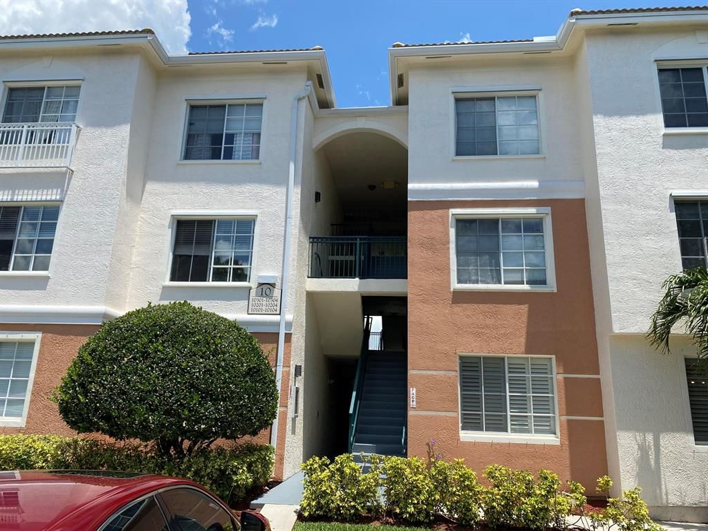 Photo of 10201 Myrtlewood Circle W, Palm Beach Gardens, FL 33418 (MLS # R10797304)