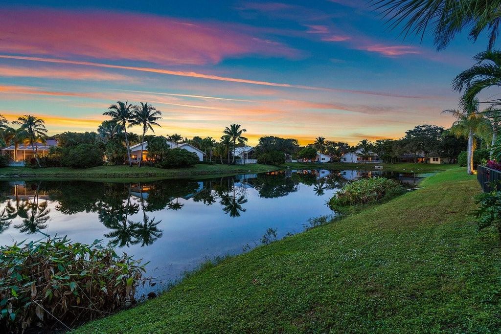 Photo of 2840 Hampton Circle, Delray Beach, FL 33445 (MLS # F10417341)
