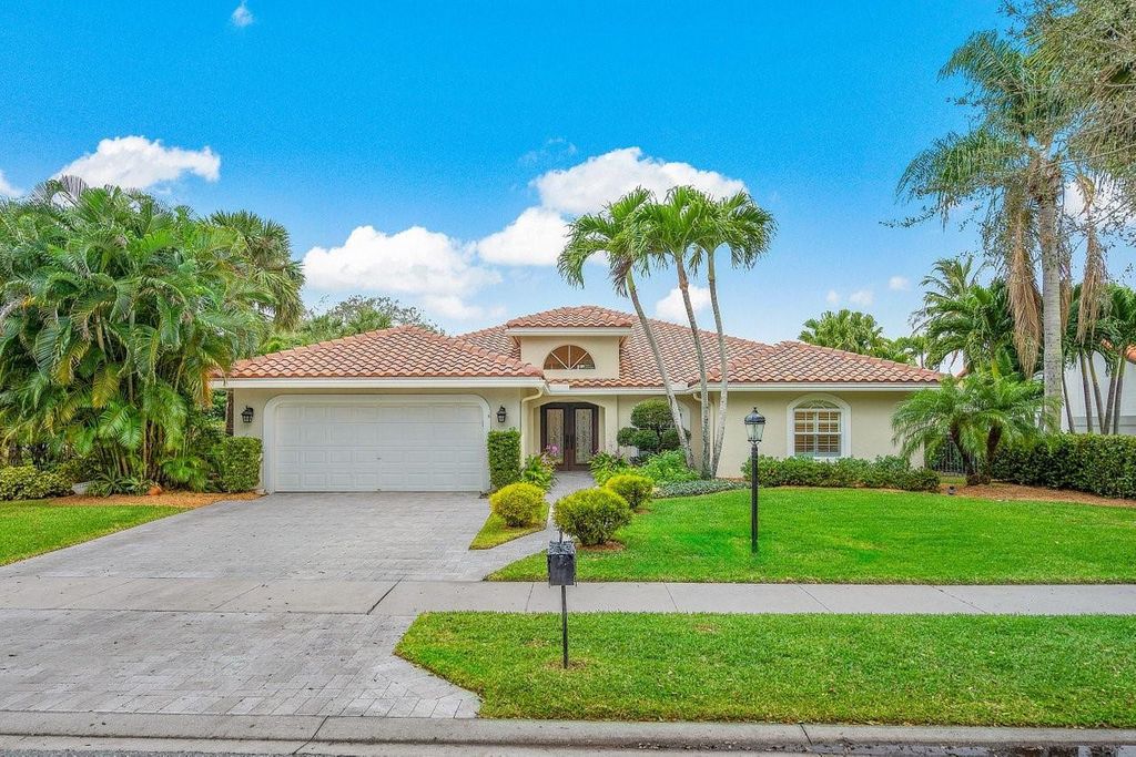 Photo of 2840 Hampton Circle, Delray Beach, FL 33445 (MLS # F10417341)