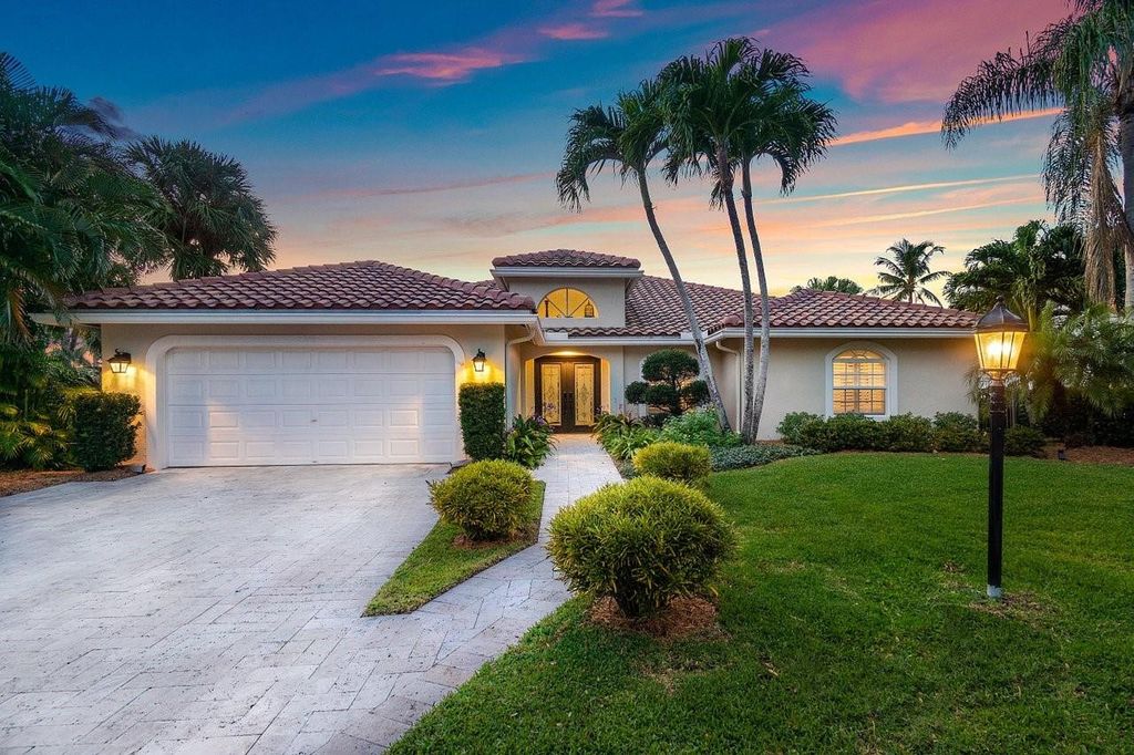 Photo of 2840 Hampton Circle, Delray Beach, FL 33445 (MLS # F10417341)