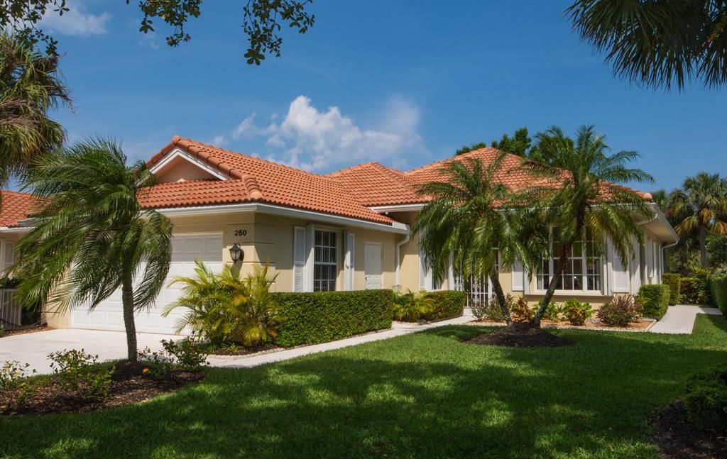 Photo of 250 Kelsey Park Circle, Palm Beach Gardens, FL 33410 (MLS # R10712470)