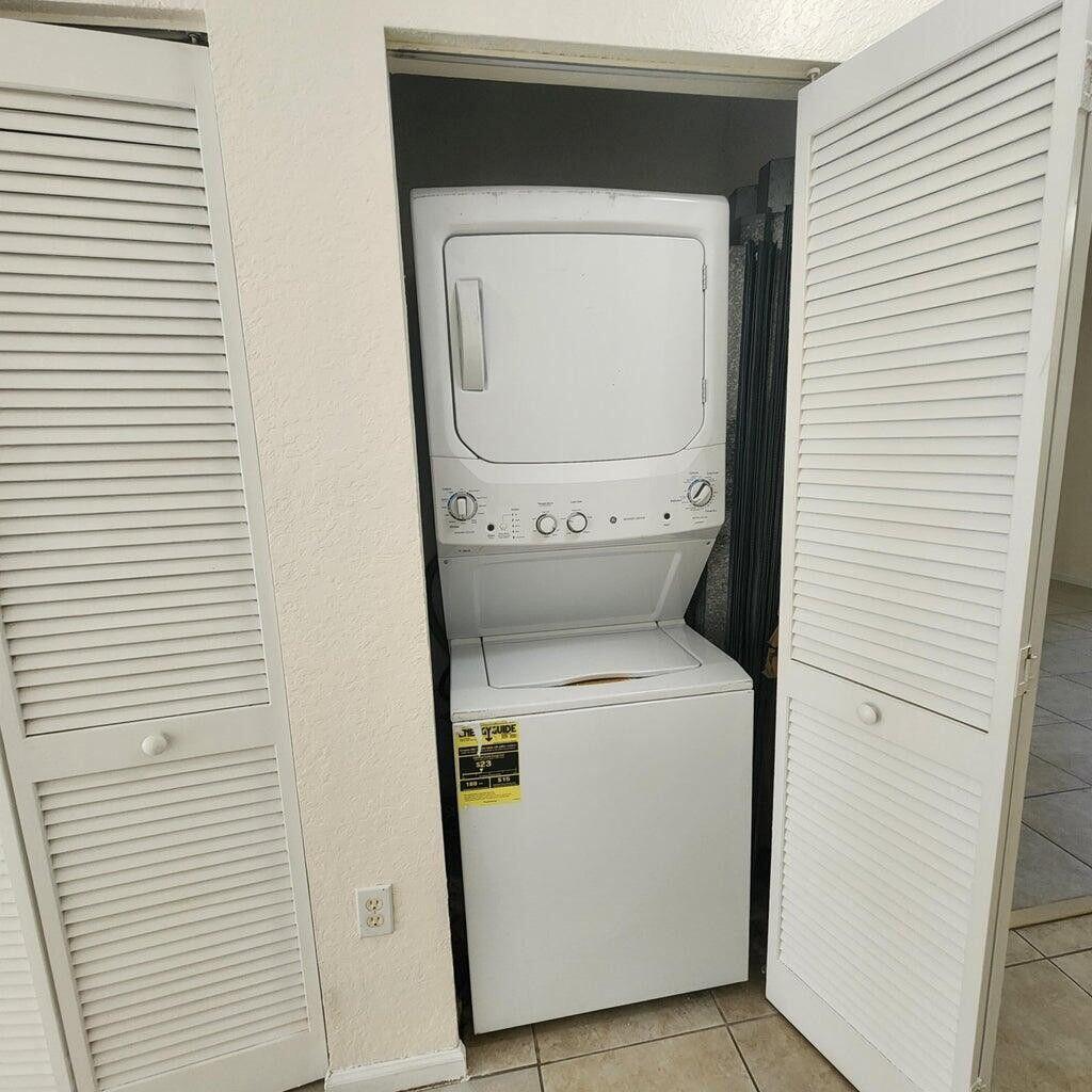 FOREST HILL VILLAS GARDEN - Residential Lease