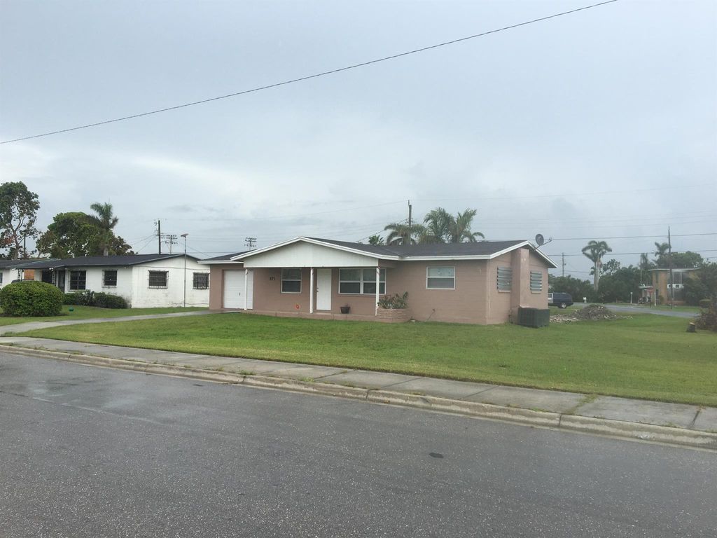 Photo of 573 SW 14th Street, Belle Glade, FL 33430 (MLS # R11001430)