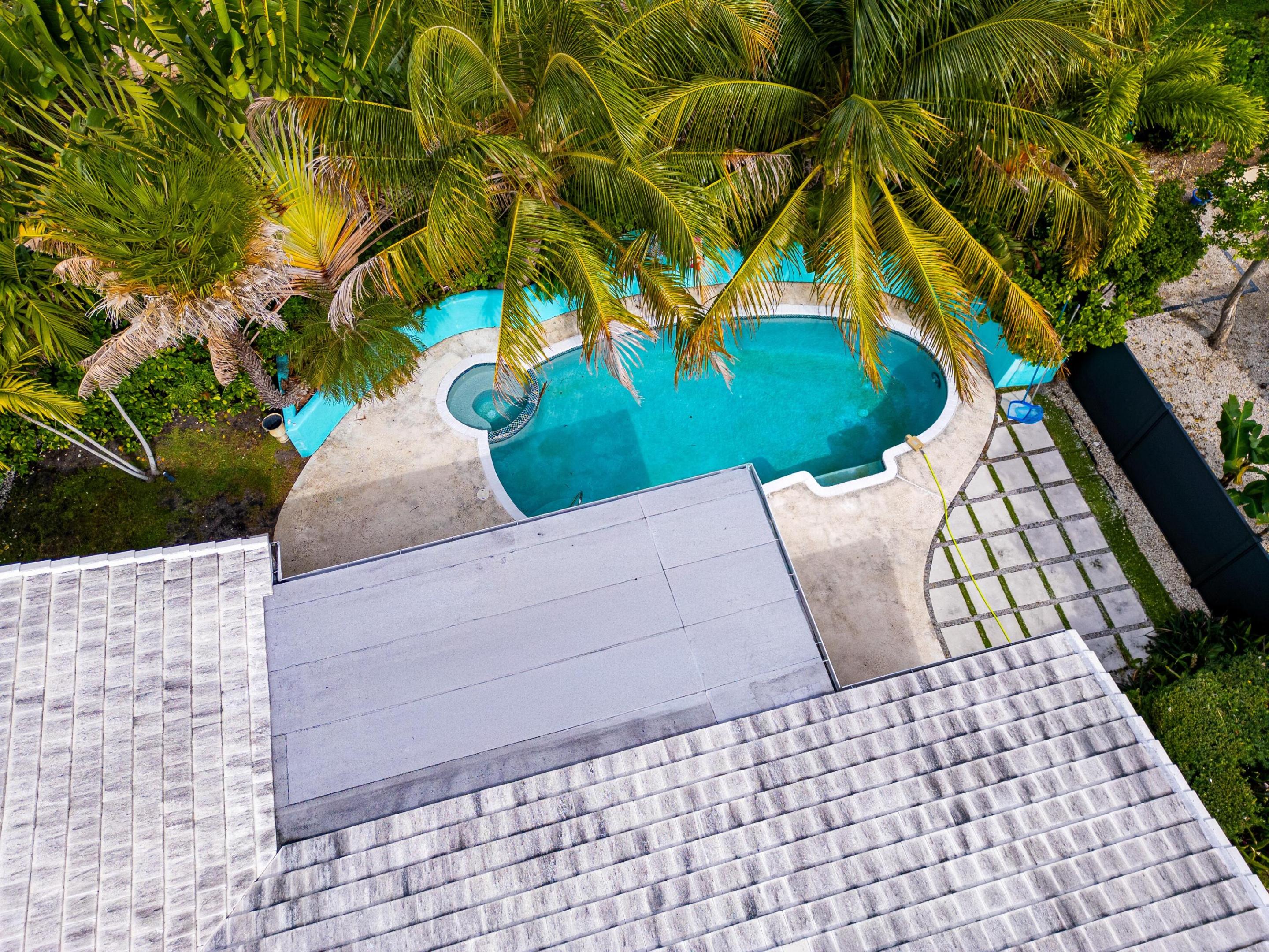 S/D OF 10-45-43, N 1/2 OF GOV LOT 2 IN - Residential