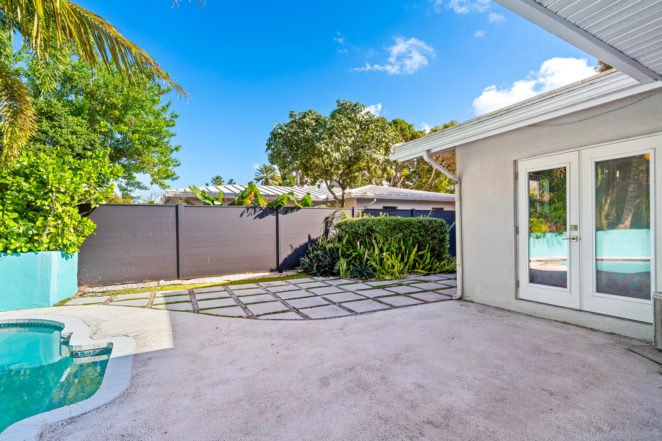 S/D OF 10-45-43, N 1/2 OF GOV LOT 2 IN - Residential