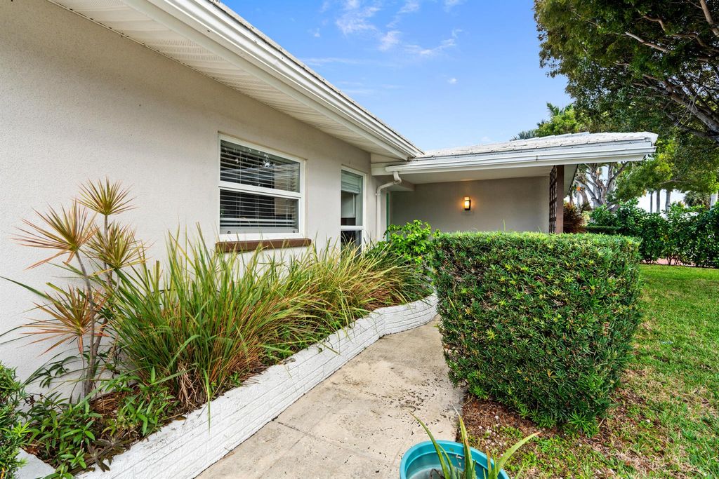 Photo of 113 Park Lane E, Hypoluxo, FL 33462 (MLS # R11150137)