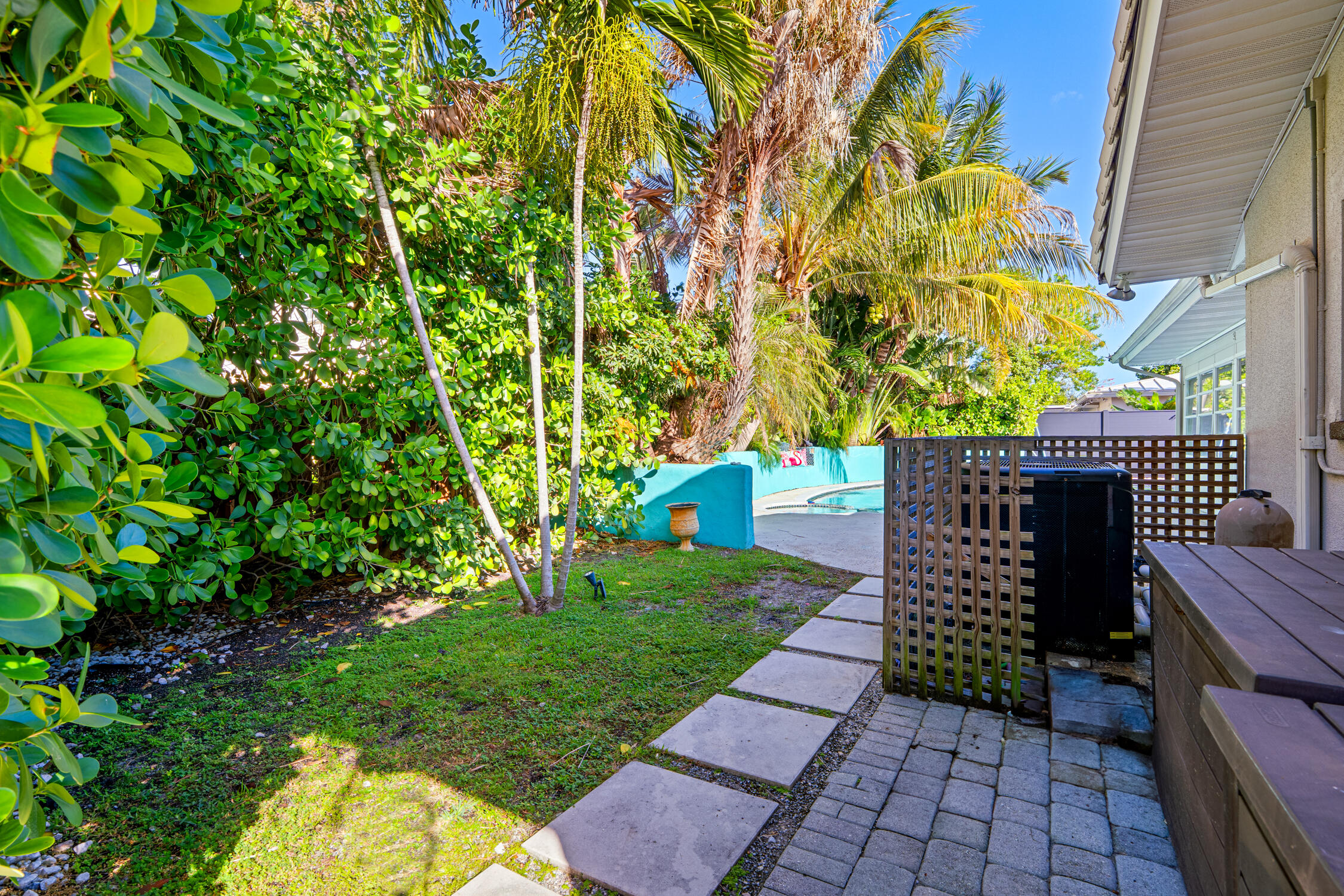 S/D OF 10-45-43, N 1/2 OF GOV LOT 2 IN - Residential