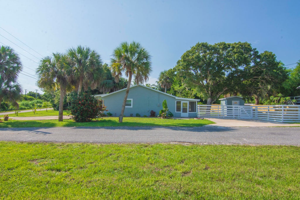 Photo of 5287 N Old Dixie Highway, Fort Pierce, FL 34950 (MLS # R11024096)