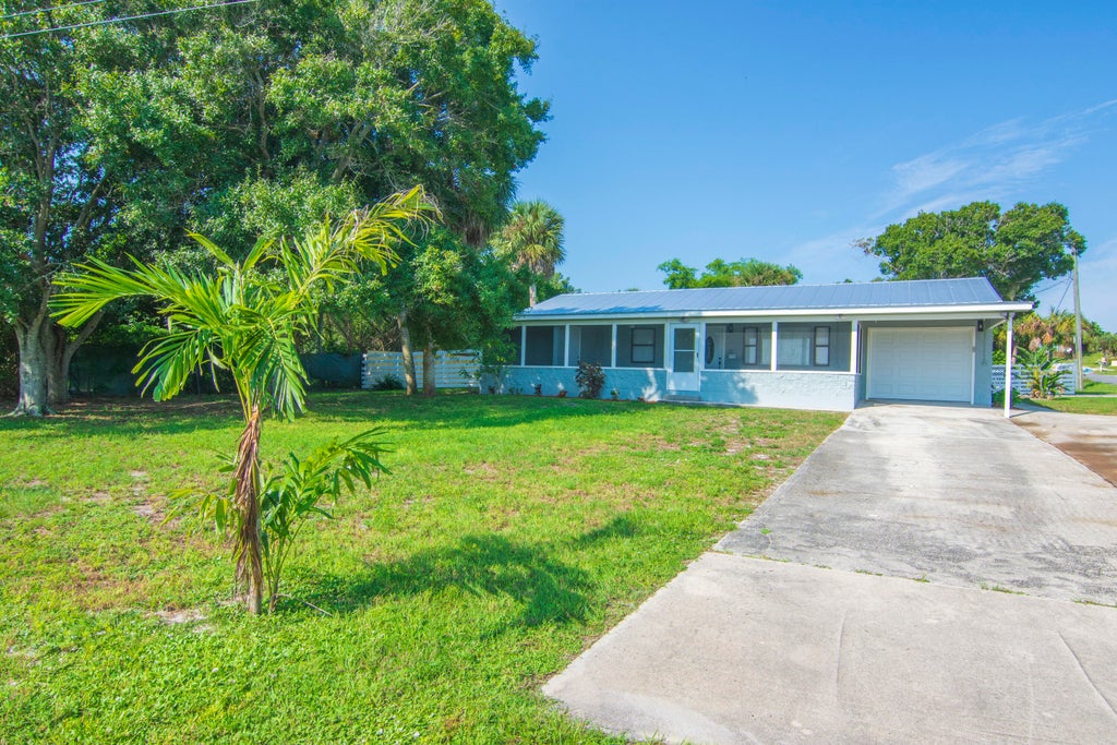 Photo of 5287 N Old Dixie Highway, Fort Pierce, FL 34950 (MLS # R11024096)