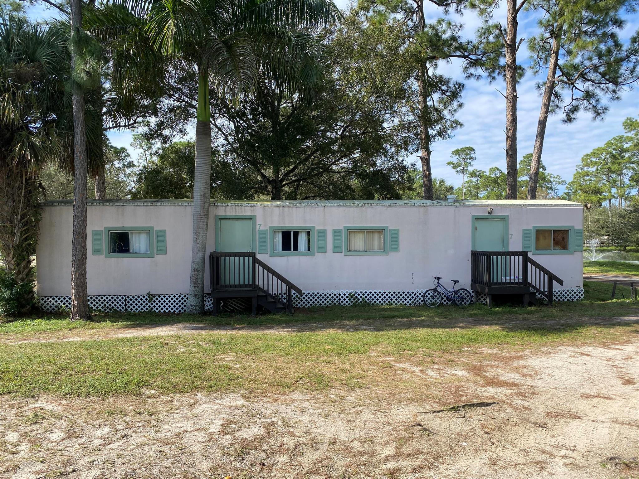 LOXAHATCHEE GROVES - Residential Lease