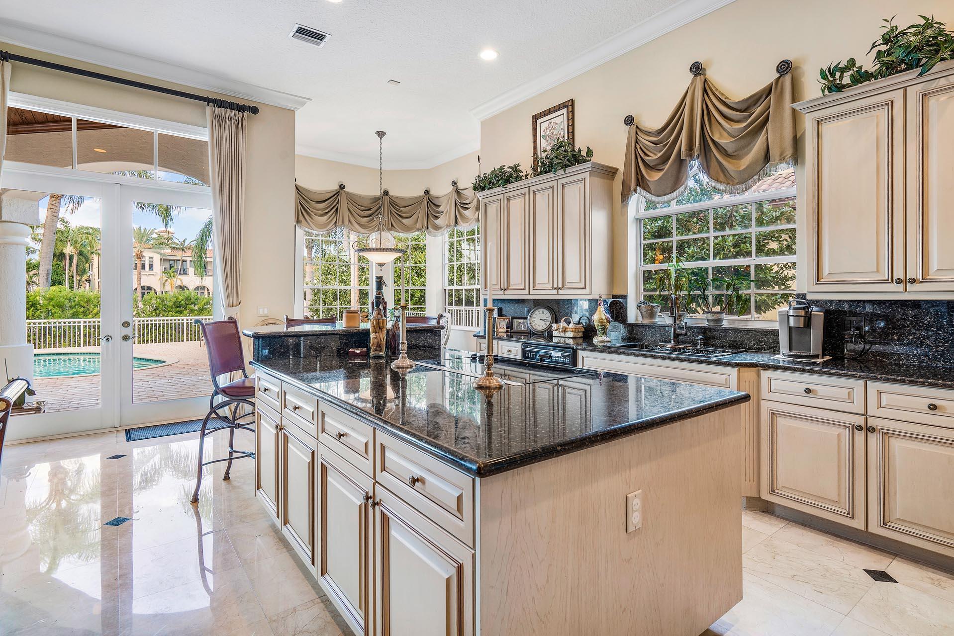 ROYAL PALM YACHT & COUNTR - Residential