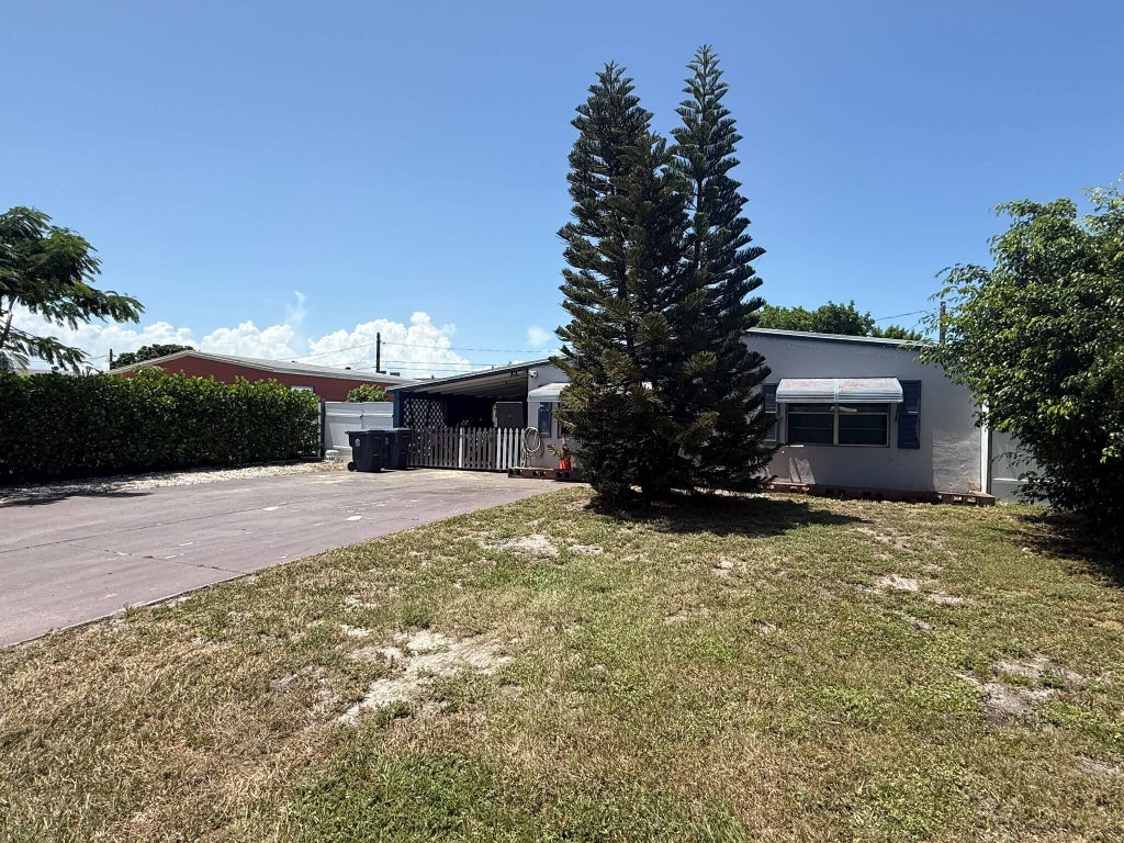 Photo of 3114 FRENCH Avenue, Lake Worth, FL 33461 (MLS # B26057609)