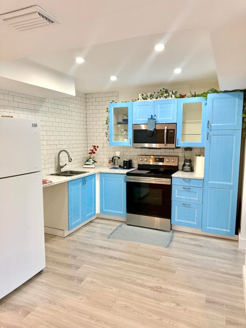 Tiny photo for 8401 W Sample Road #21, Coral Springs, FL 33065 (MLS # B26014103)