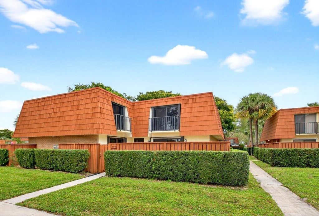 Photo of 304 Live Oak Lane, Boynton Beach, FL 33436 (MLS # R11158216)